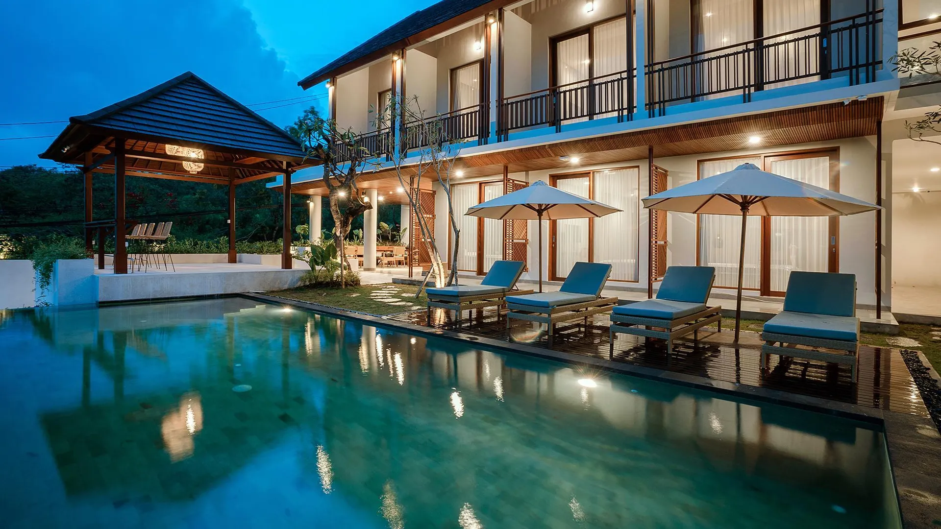 발리 원 디그리 선셋 힐 레저 2성급 호텔 로비