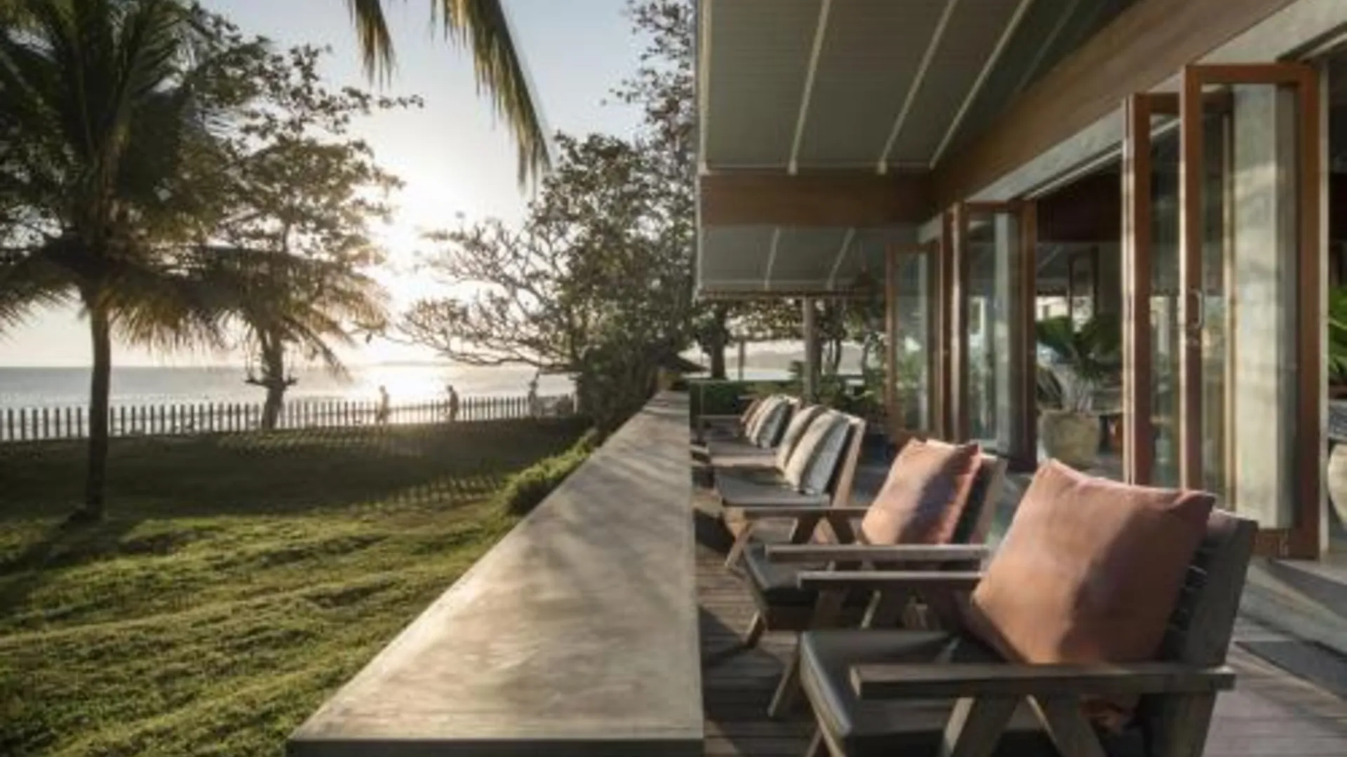 발리 우마데위 서프 앤 스위트 4성급 호텔 수영장