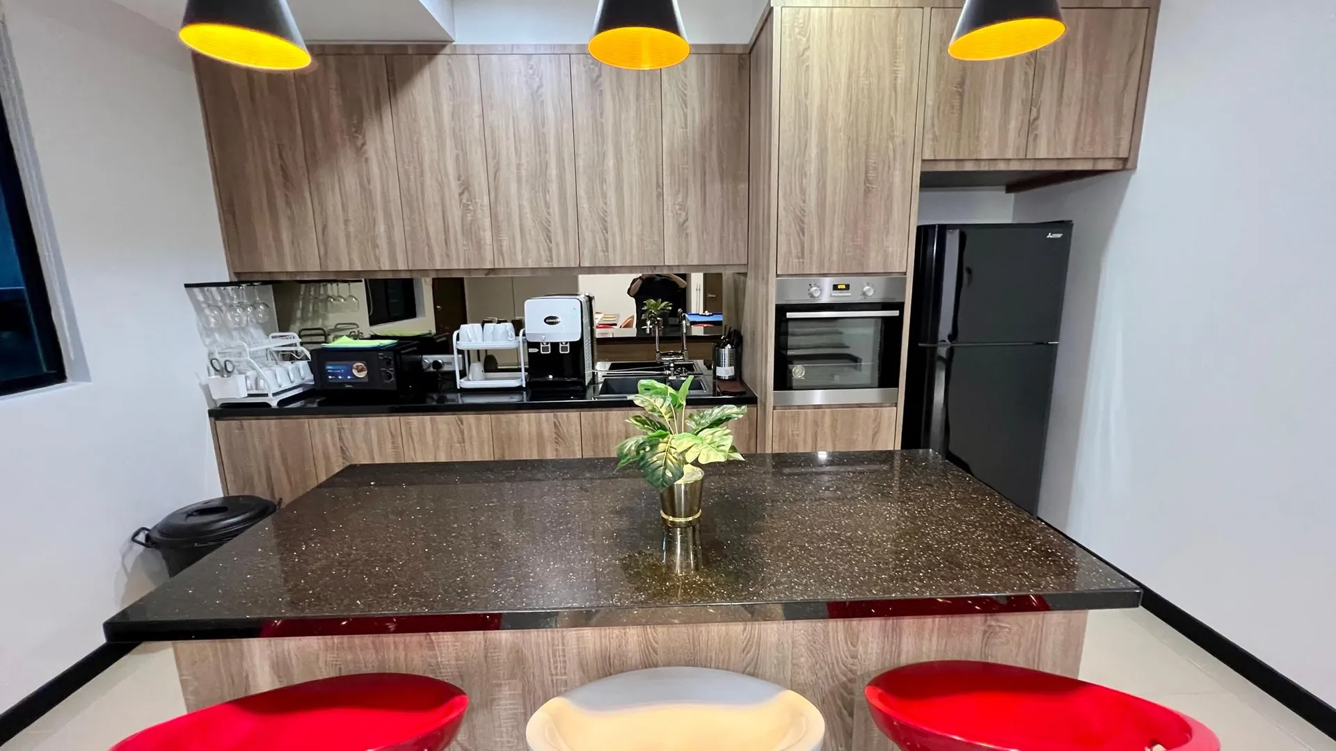 쿠안탄 테루크 쳄페타크의 프라이빗 하우스 (600m², 침실 5개, 프라이빗 욕실 3개) 2성급 게스트하우스 레스토랑