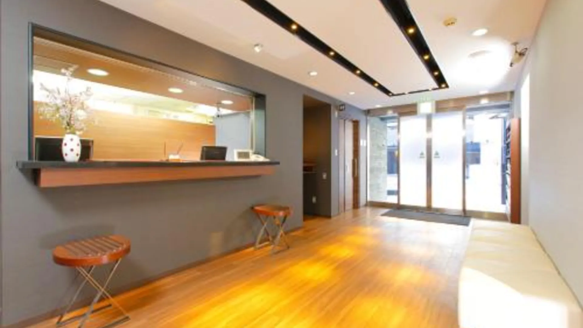 오사카 호텔 마이스테이 오테마에 3성급 호텔 로비