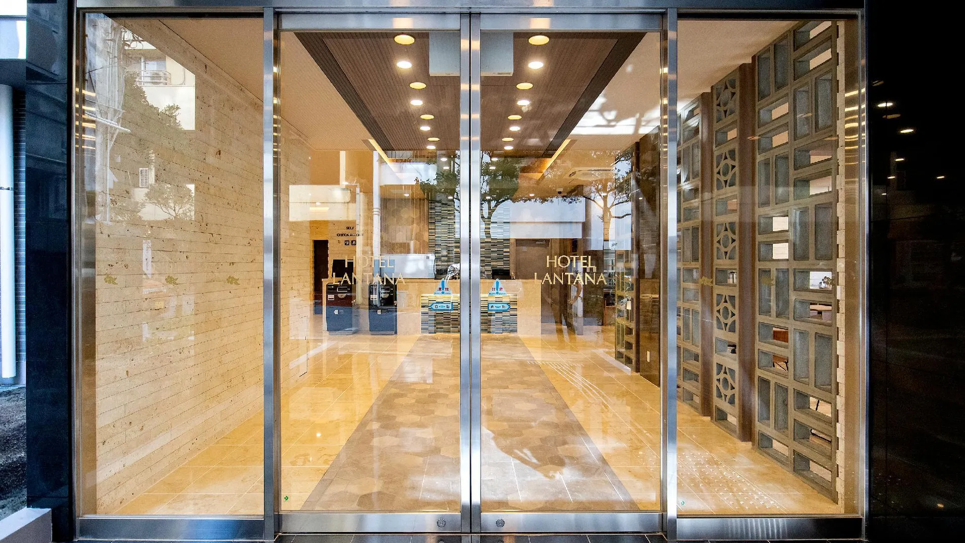 오키나와 본섬 호텔 란타나 나하 마쓰야마 3성급 호텔 외관