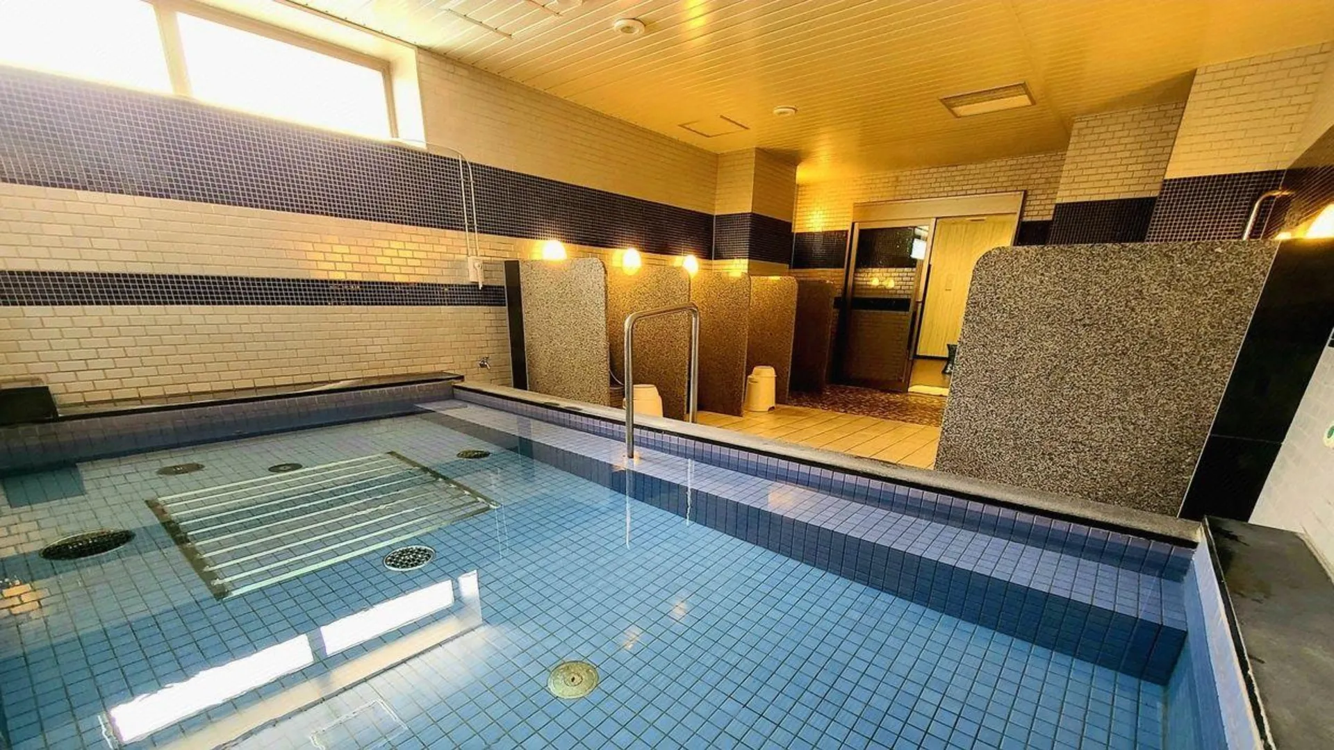 오키나와 본섬 그린 리치 호텔 앤 캡슐 나하 아티피셜 핫 스프링 후타마타 유노하나 3성급 호텔 외관