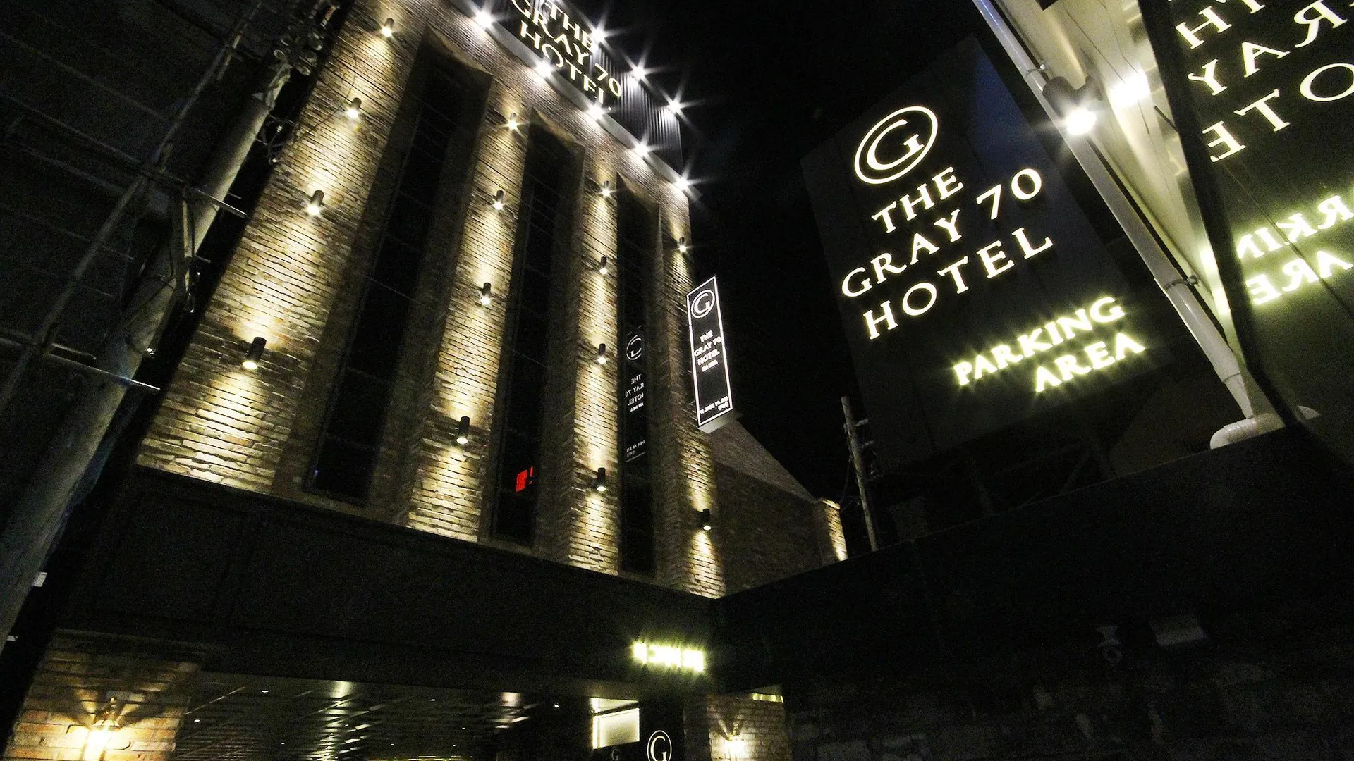 창원 창원 진해 더그레이70 호텔 외관