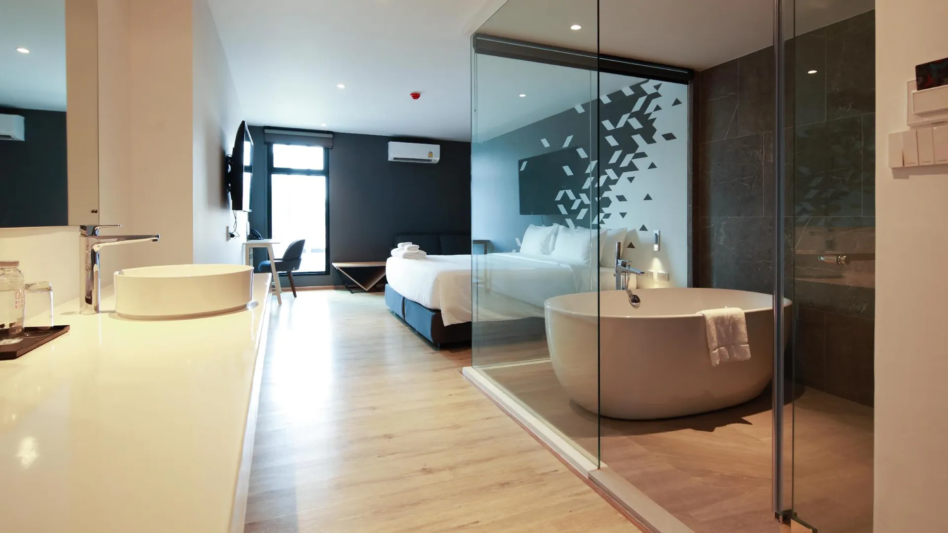 방콕 쿠 호텔 3성급 호텔 스위트룸