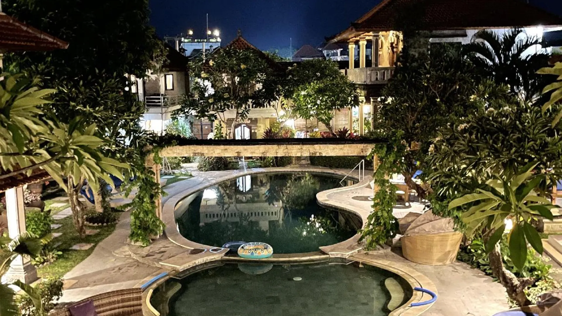 발리 쿠스나디 호텔 3성급 호텔 스위트룸