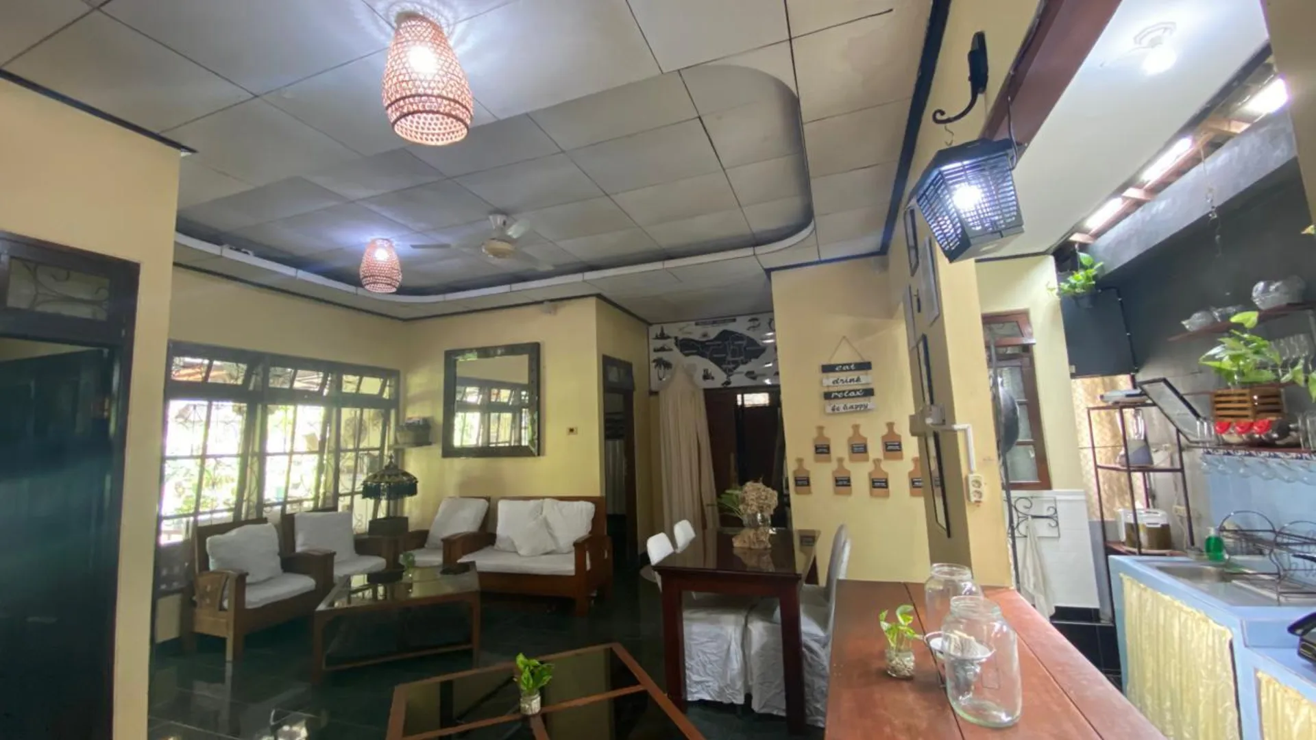 발리 코리빙 발리 스위트 홈 코스트 렝캅 디 타바난 코트 5성급 호텔 레스토랑