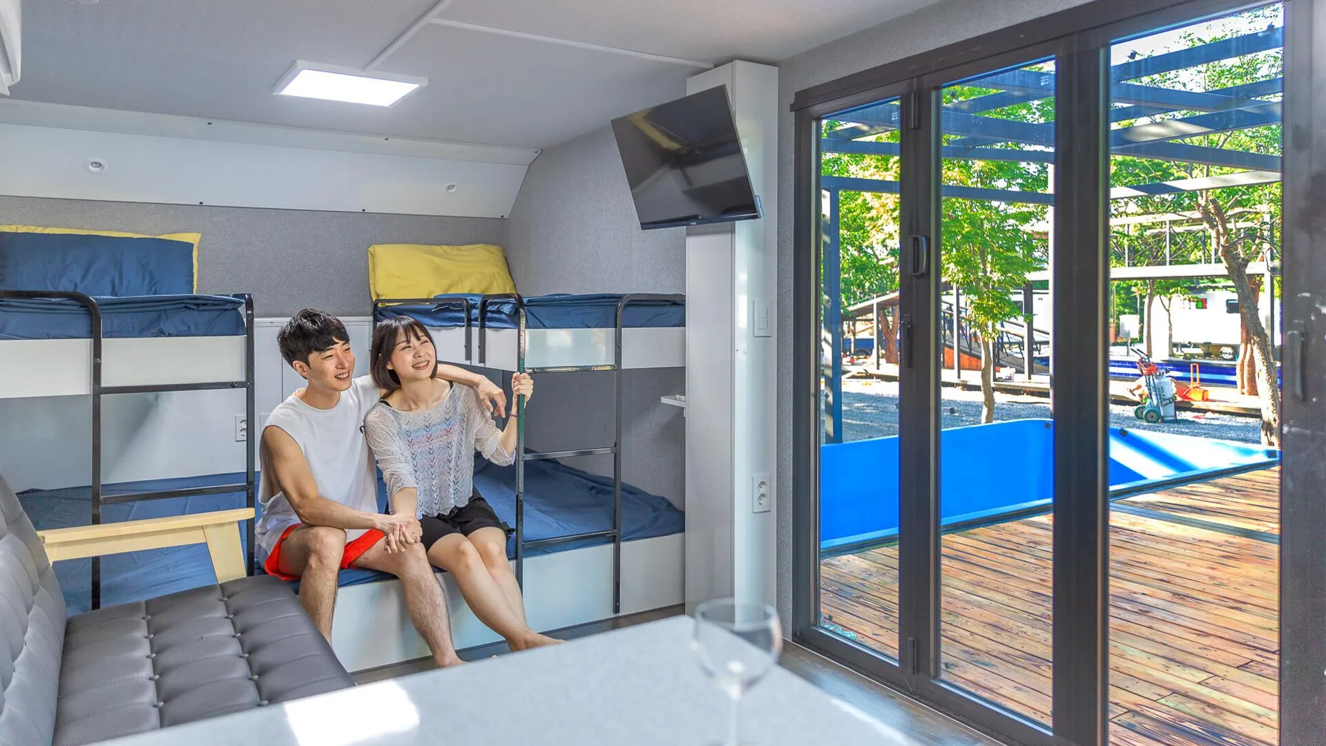 가평 힐링피아 카라반 글램핑 풀 캠핑장 2성급 게스트하우스 전망