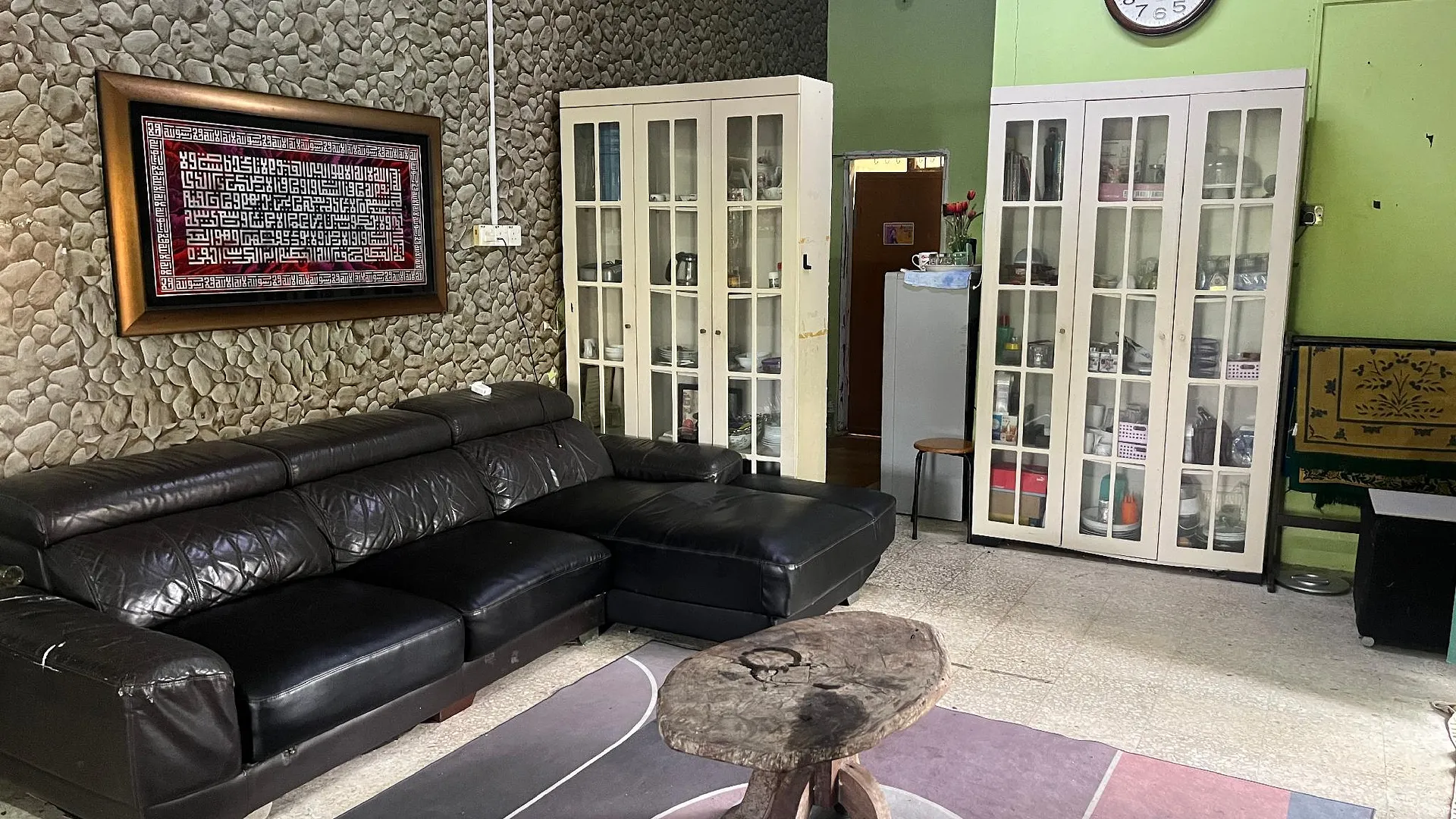 쿠알라테렝가누 바투 라킷의  (m², 침실 3개, 프라이빗 욕실 2개) 2성급 게스트하우스 외관