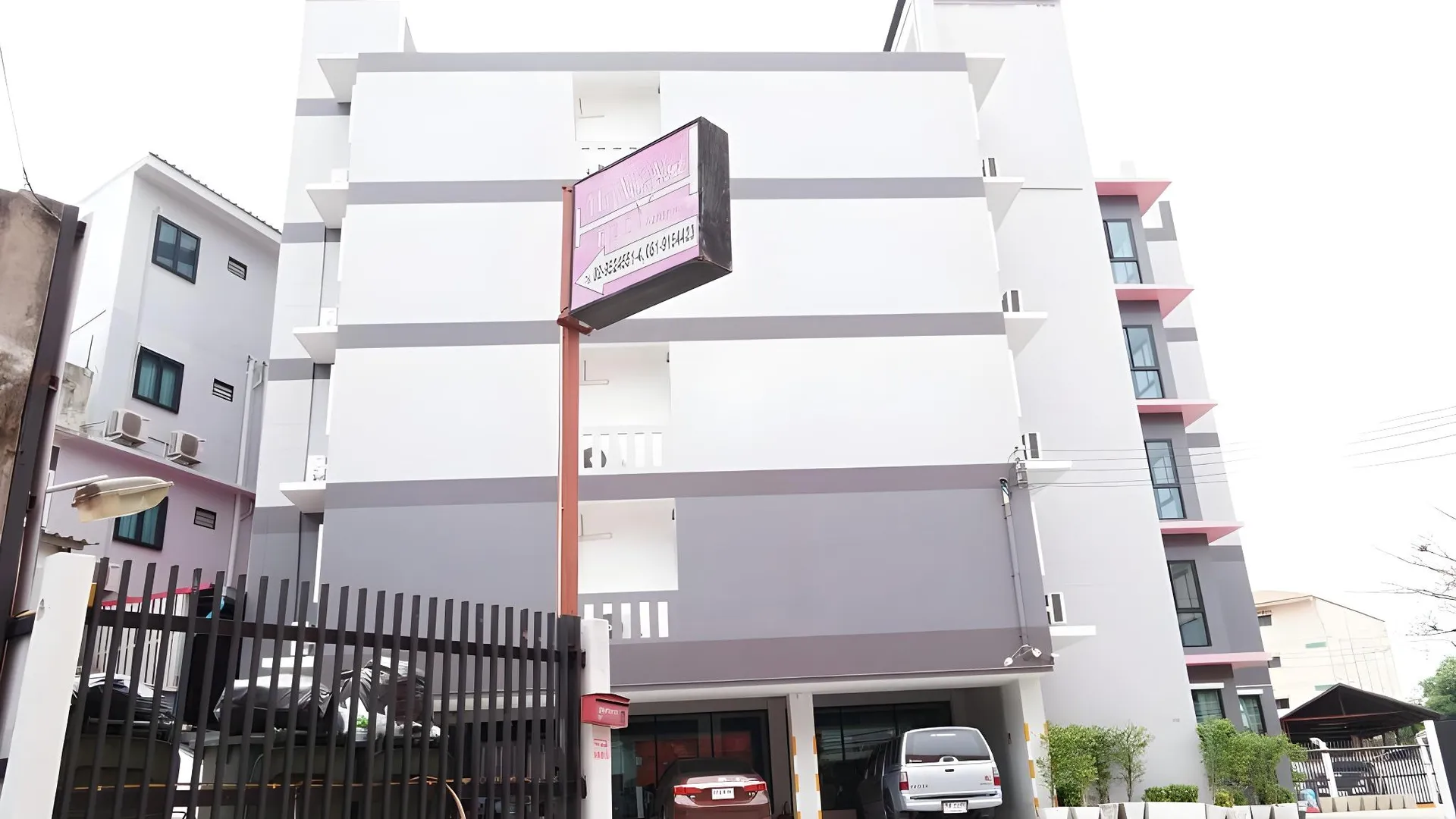 방콕 마논논트 호텔 앤 아파트먼트 2성급 호텔 수영장