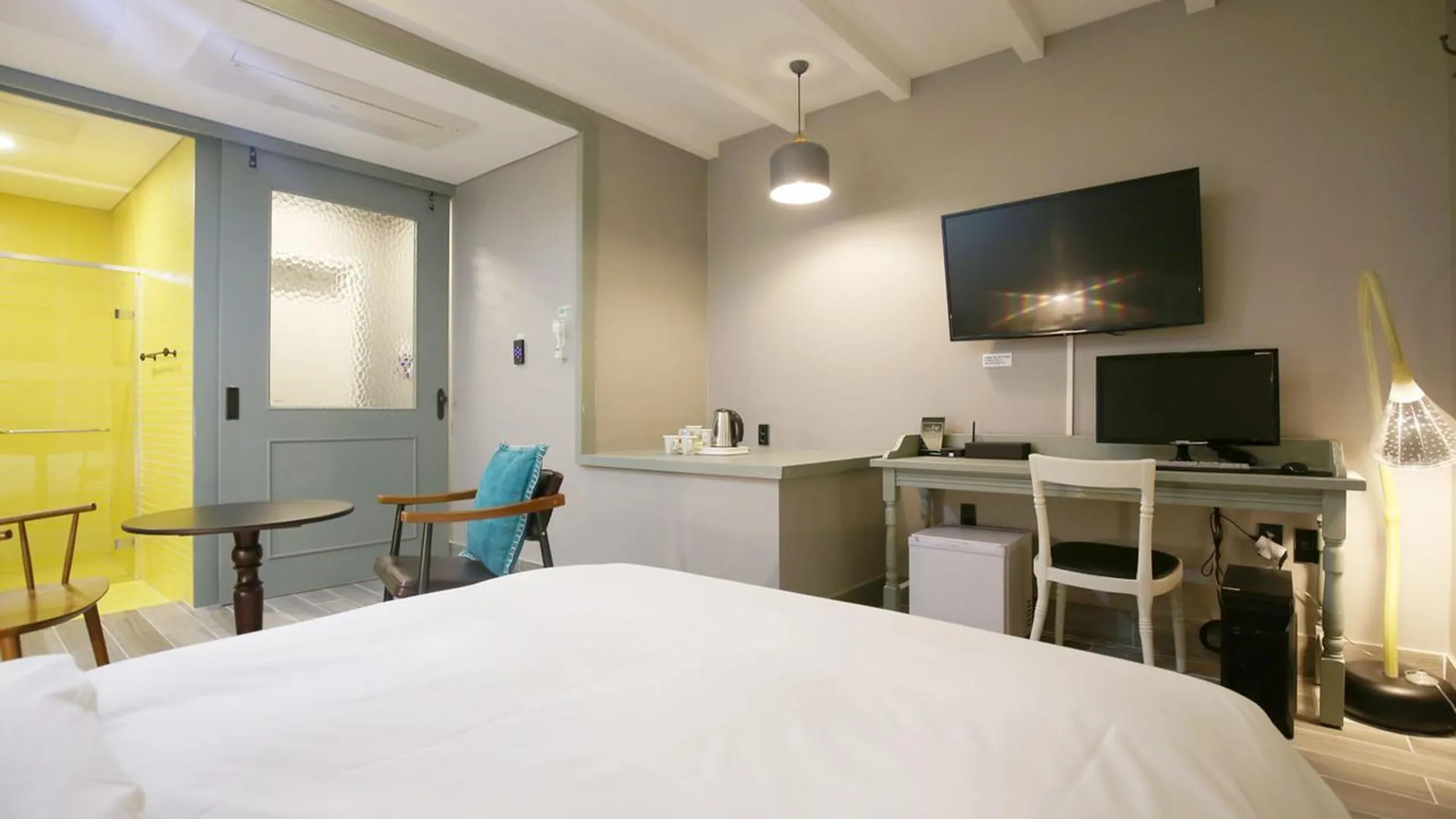 충주 충주 크림 Drive-in 3성급 호텔 스위트룸