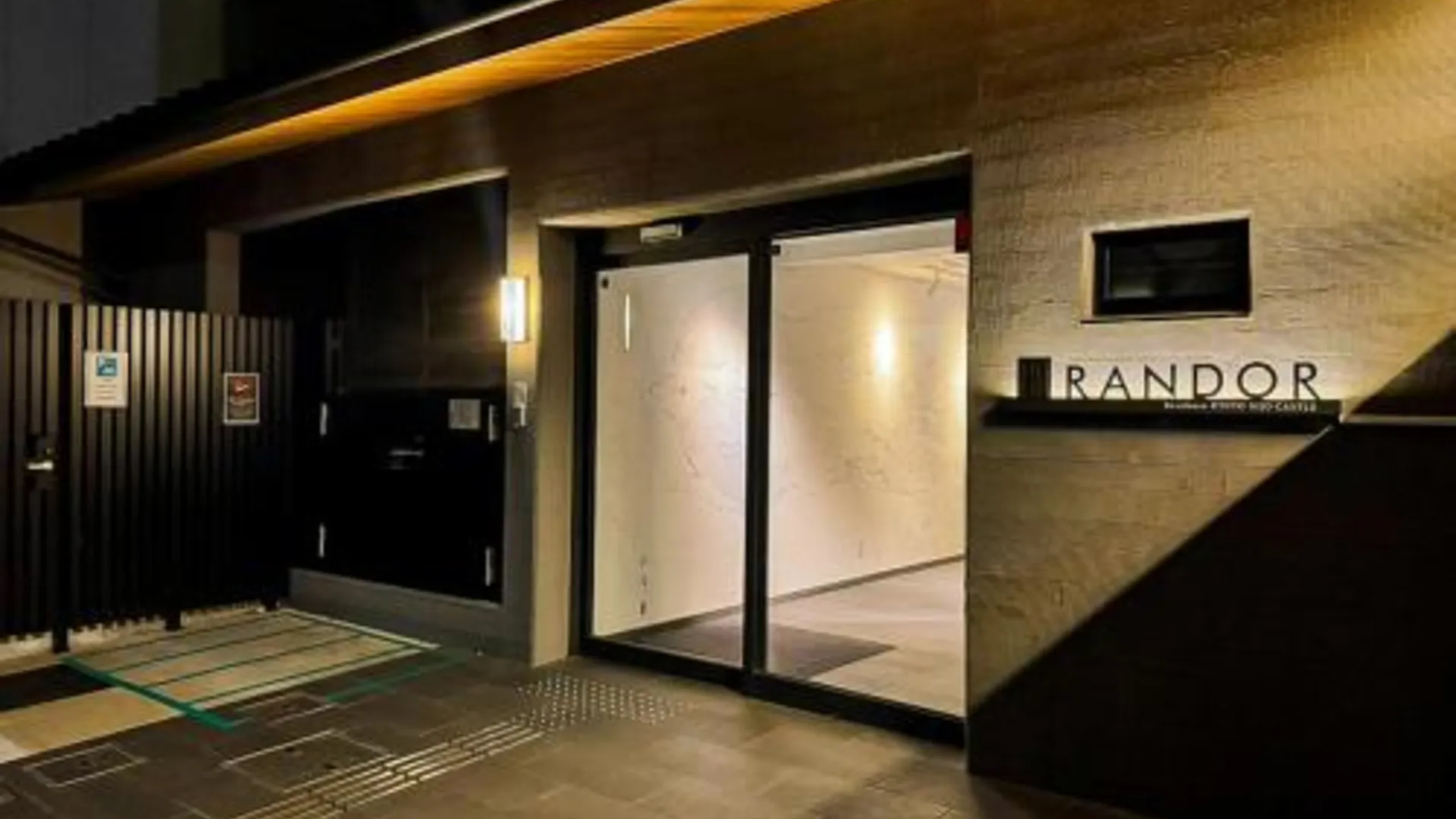 교토 란도르 레지던스 교토 니조 캐슬 4성급 호텔 로비