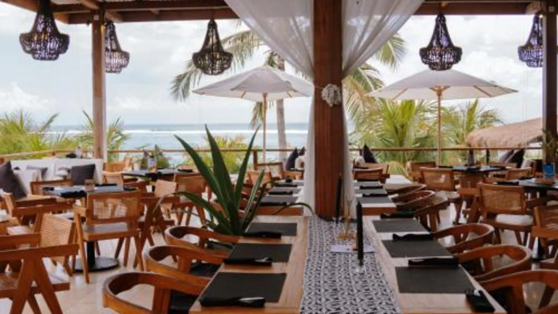 발리 Ohana's Beachfront Resort & Beach Club 4성급 호텔 레스토랑