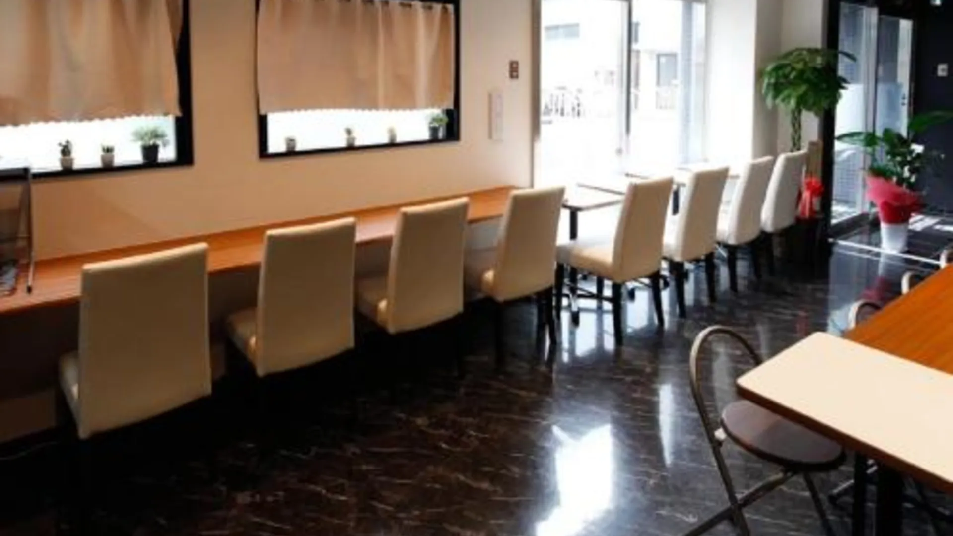 오사카 호텔 라이브맥스 우메다 나카쓰 2성급 호텔 외관