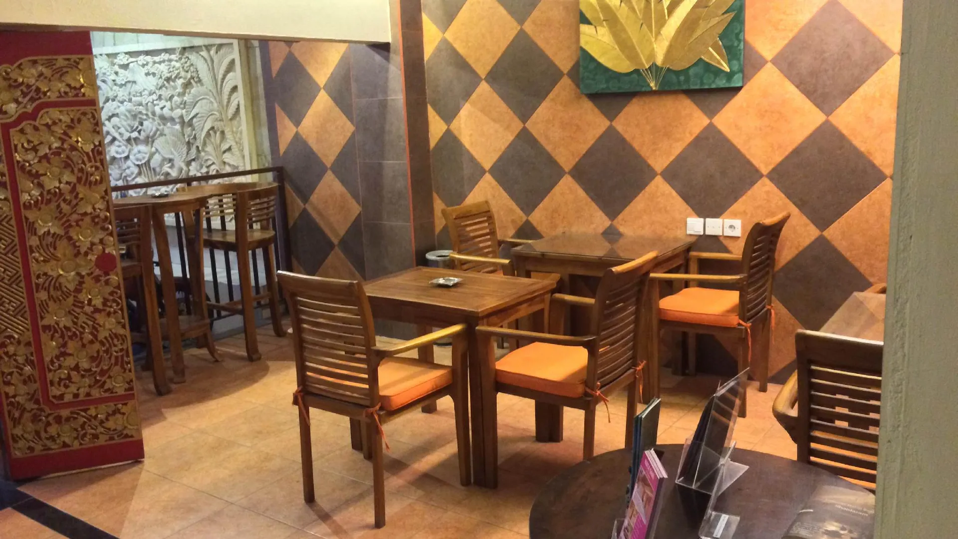 발리 쿠타 사리 하우스 2성급 호텔 수영장