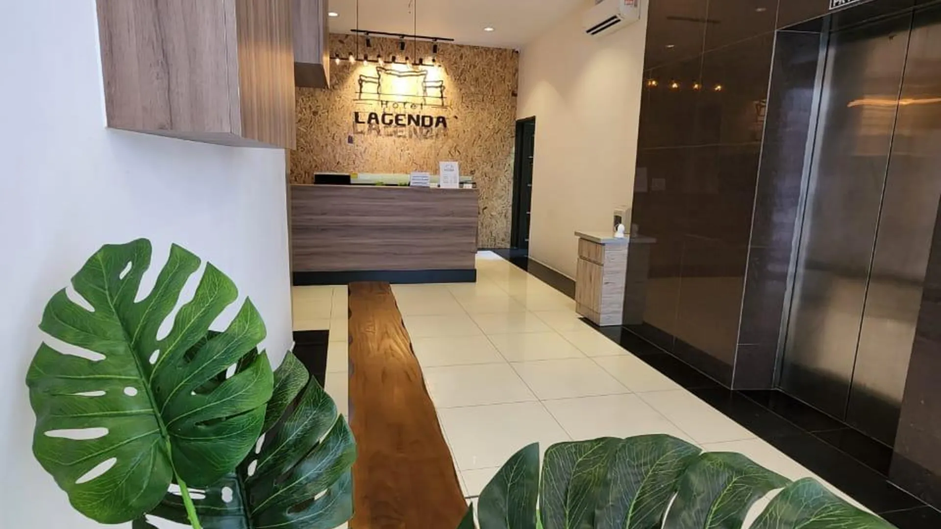 후탄 멜린탕 호텔 라젠다 1성급 호텔 수영장