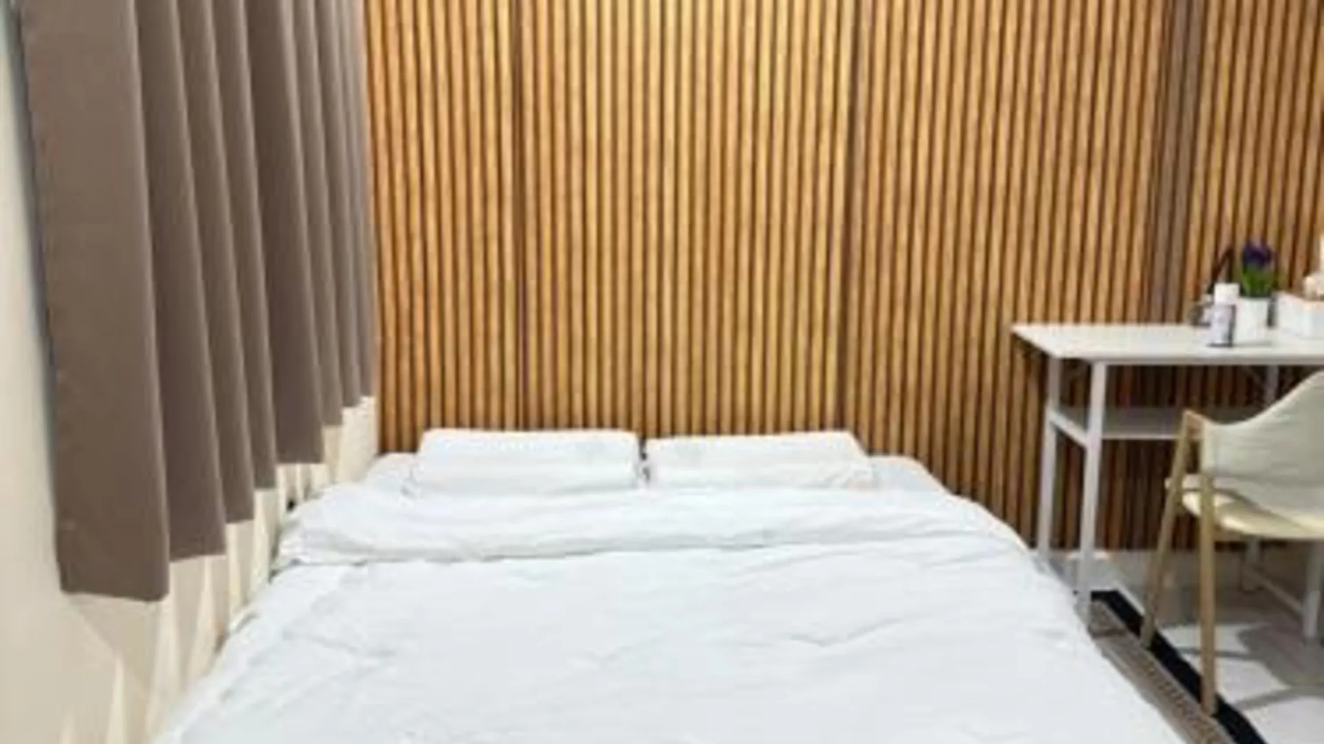 푸켓 데드바이차 카페 앤 호스텔 푸켓 올드타운 2성급 호텔 스위트룸