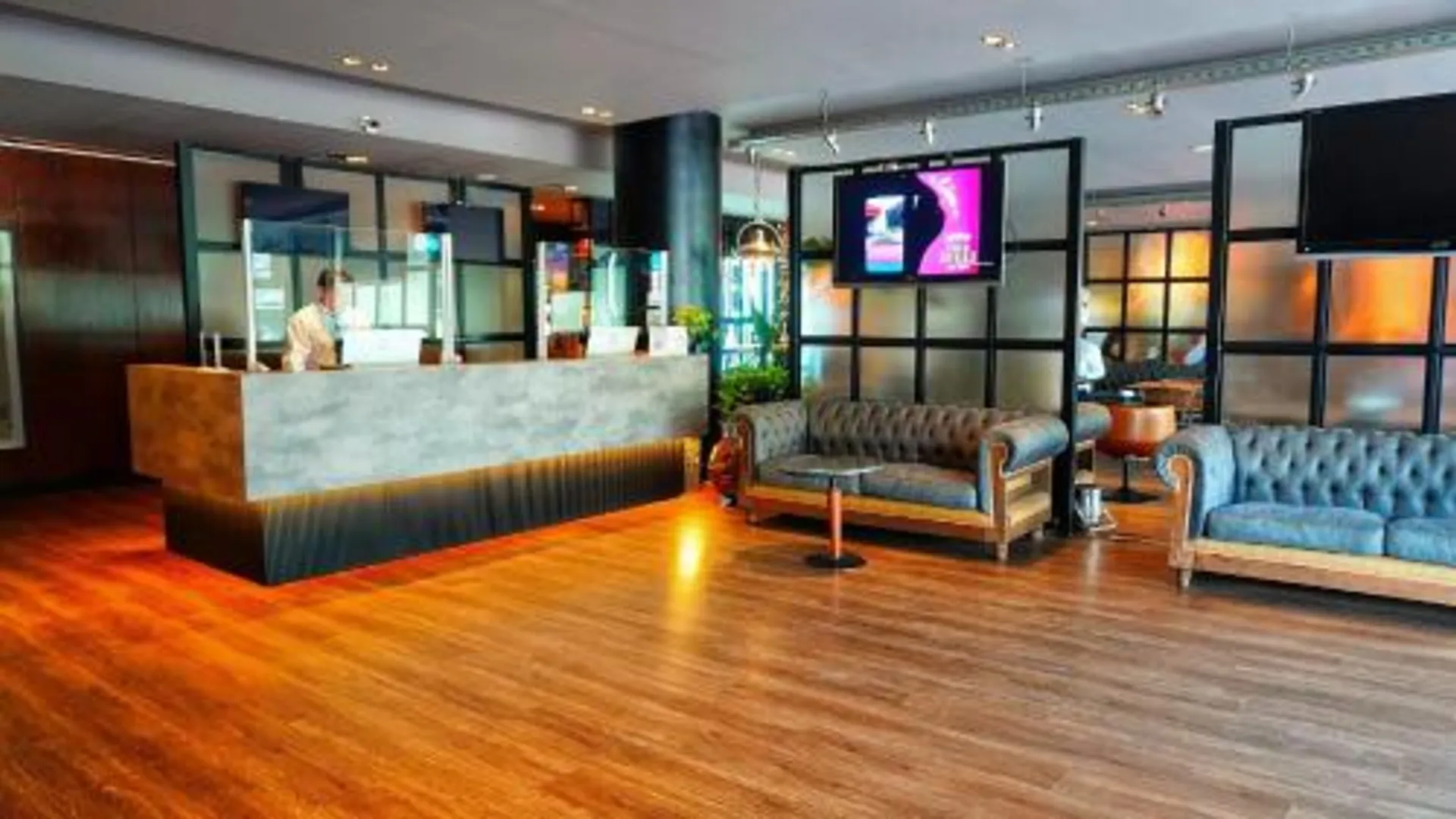 투쿠만 Garden Park Hotel 4성급 호텔 외관