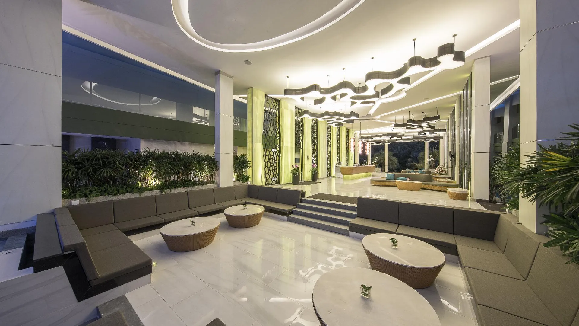 푸켓 크레스트 리조트 앤 풀 빌라스 5성급 호텔 수영장