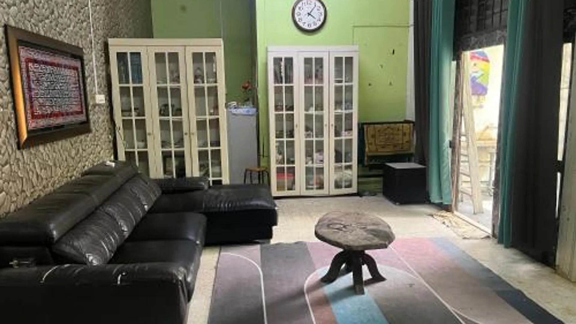 쿠알라테렝가누 바투 라킷의  (m², 침실 3개, 프라이빗 욕실 2개) 2성급 게스트하우스 레스토랑