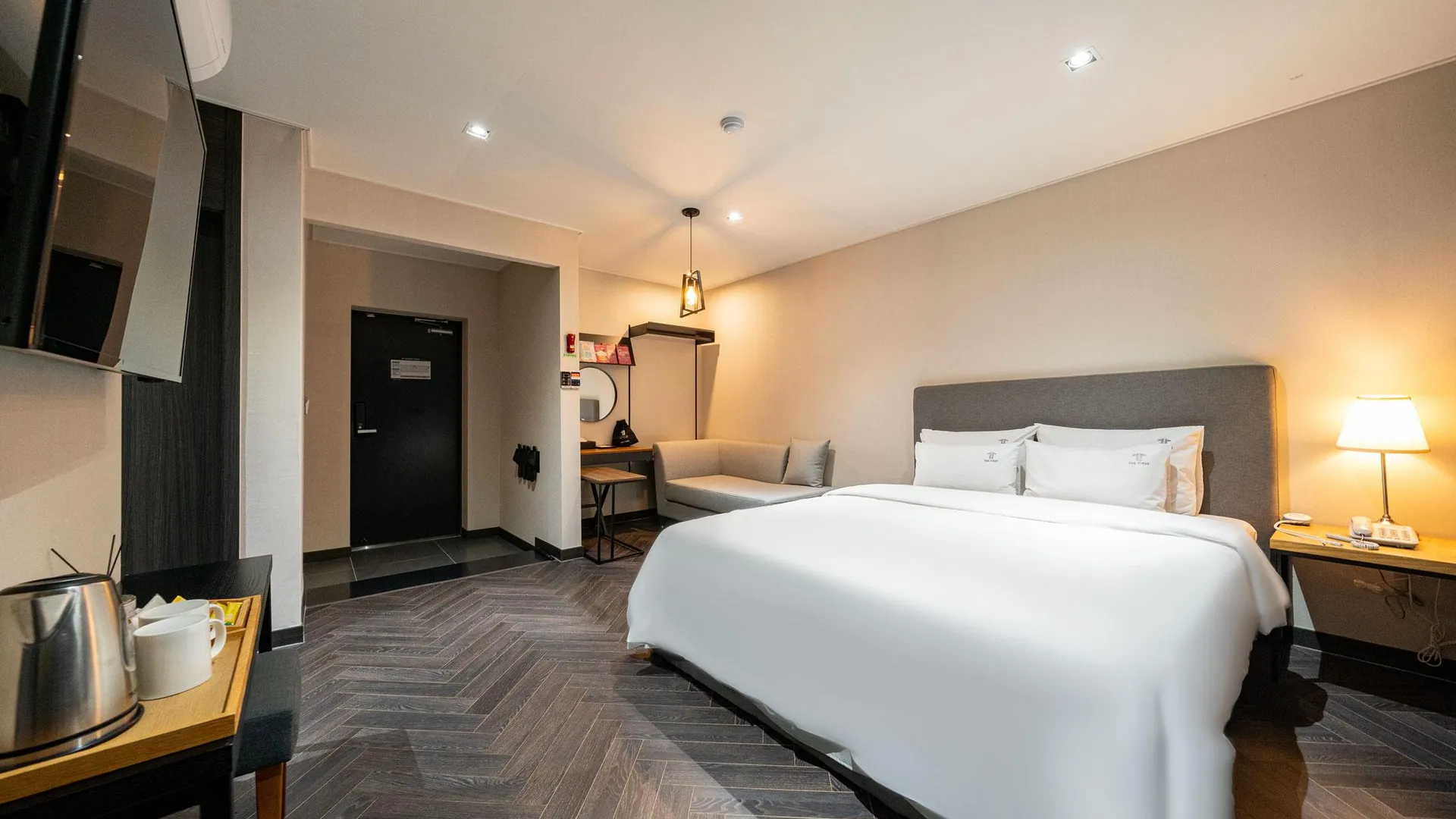 창원 더 퍼스트 호텔 3성급 호텔 스위트룸