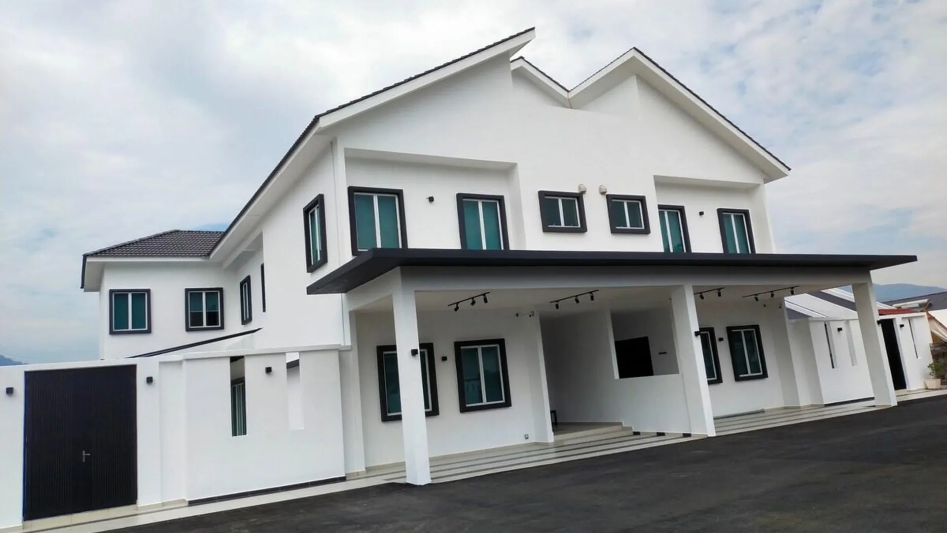 이포 캄풍 자와의 프라이빗 하우스 (100m², 침실 4개, 프라이빗 욕실 5개) 3성급 싱글룸 수영장