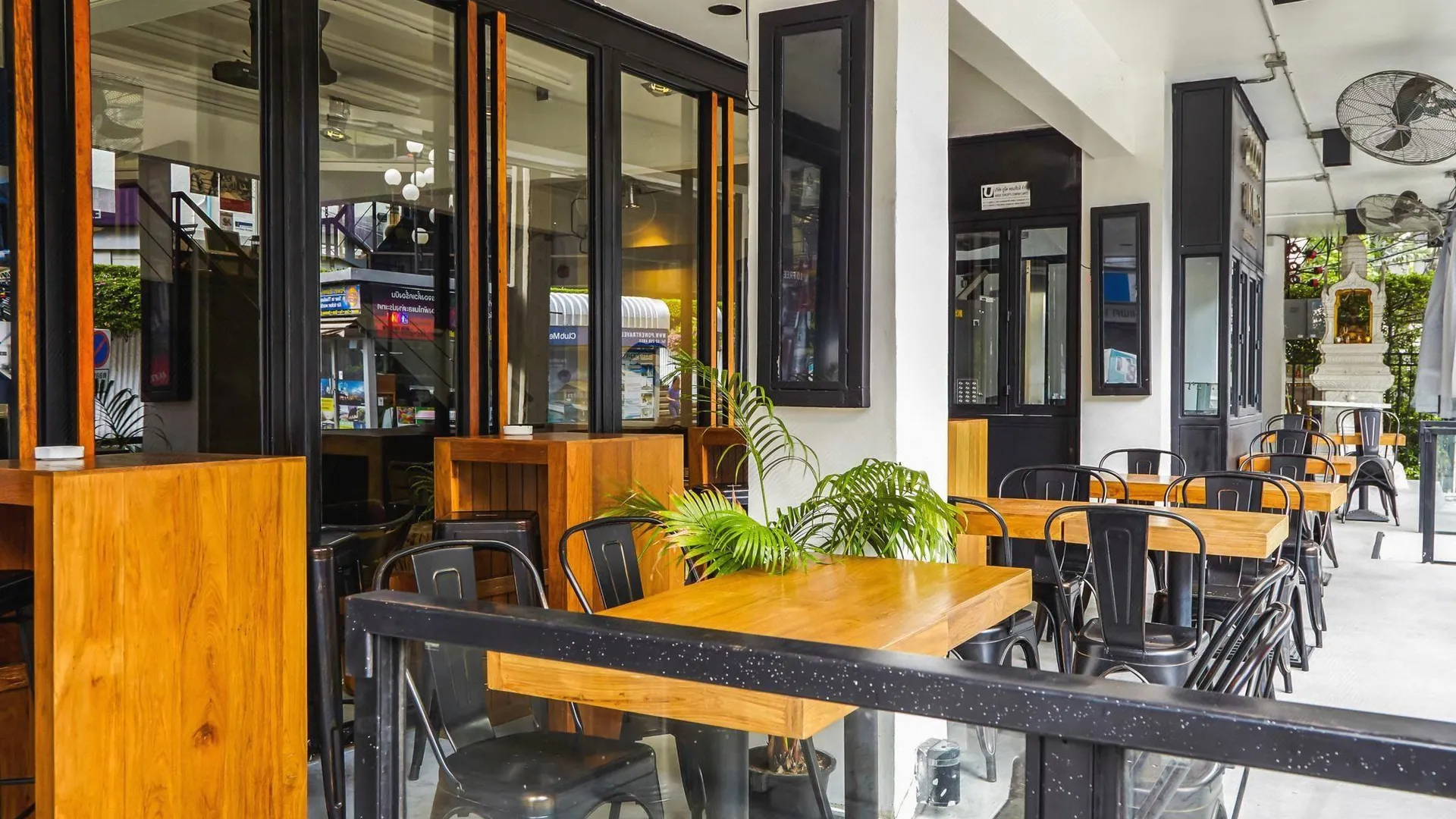 방콕 3 하우 호스텔 앳 수쿰윗 21 2성급 호텔 수영장