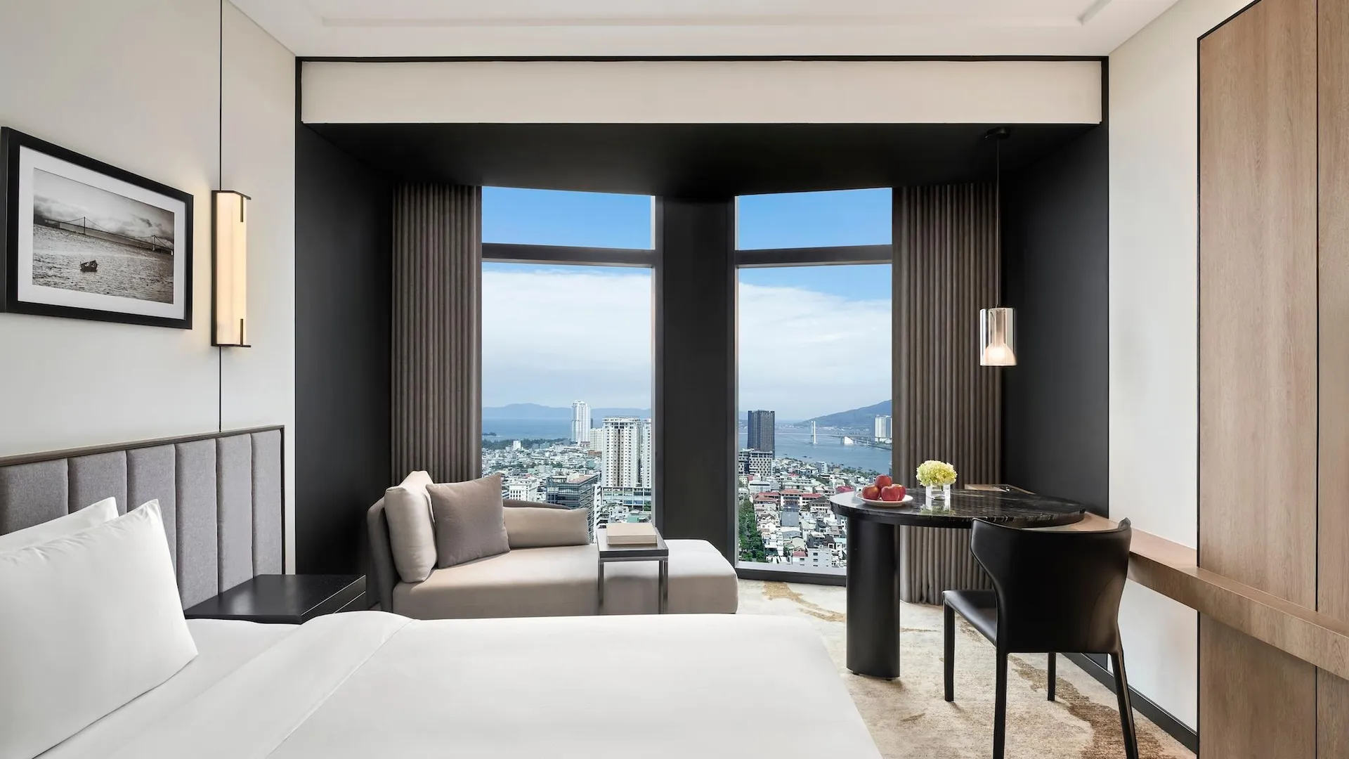 다낭 크라운 플라자 다낭 시티 센터 바이 IHG 5성급 호텔 스위트룸