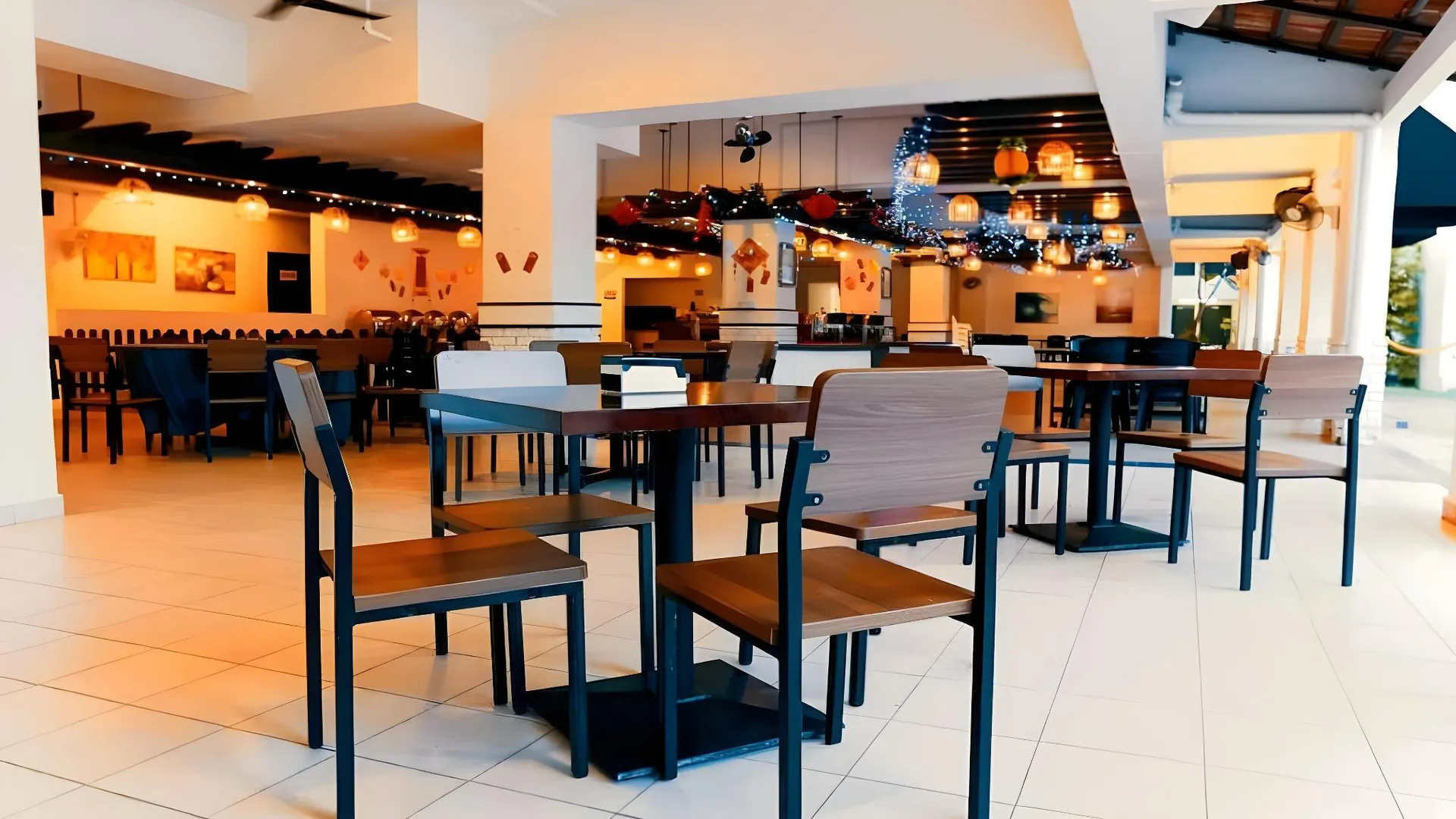 데사루 탄중 발라우의 프라이빗 하우스 (100m², 침실 1개, 프라이빗 욕실 2개) 4성급 게스트하우스 외관