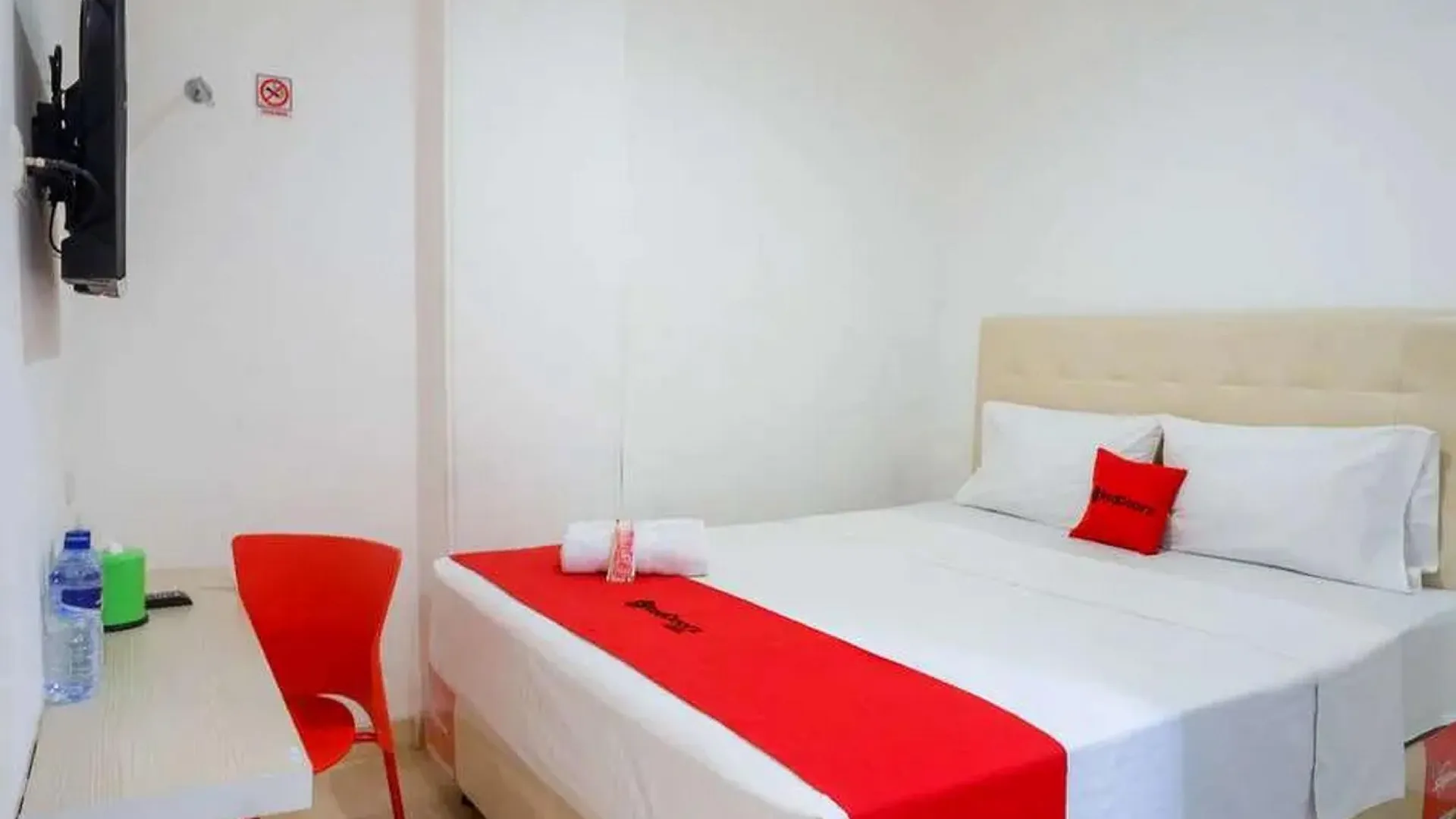 마카사르 RedDoorz near Mall Ratu Indah 3 2성급 호텔 객실