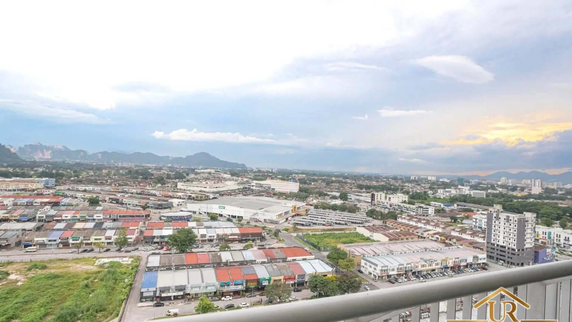 이포 캄풍 자와의 프라이빗 하우스 (m², 침실 3개, 프라이빗 욕실 2개) 2성급 싱글룸 레스토랑