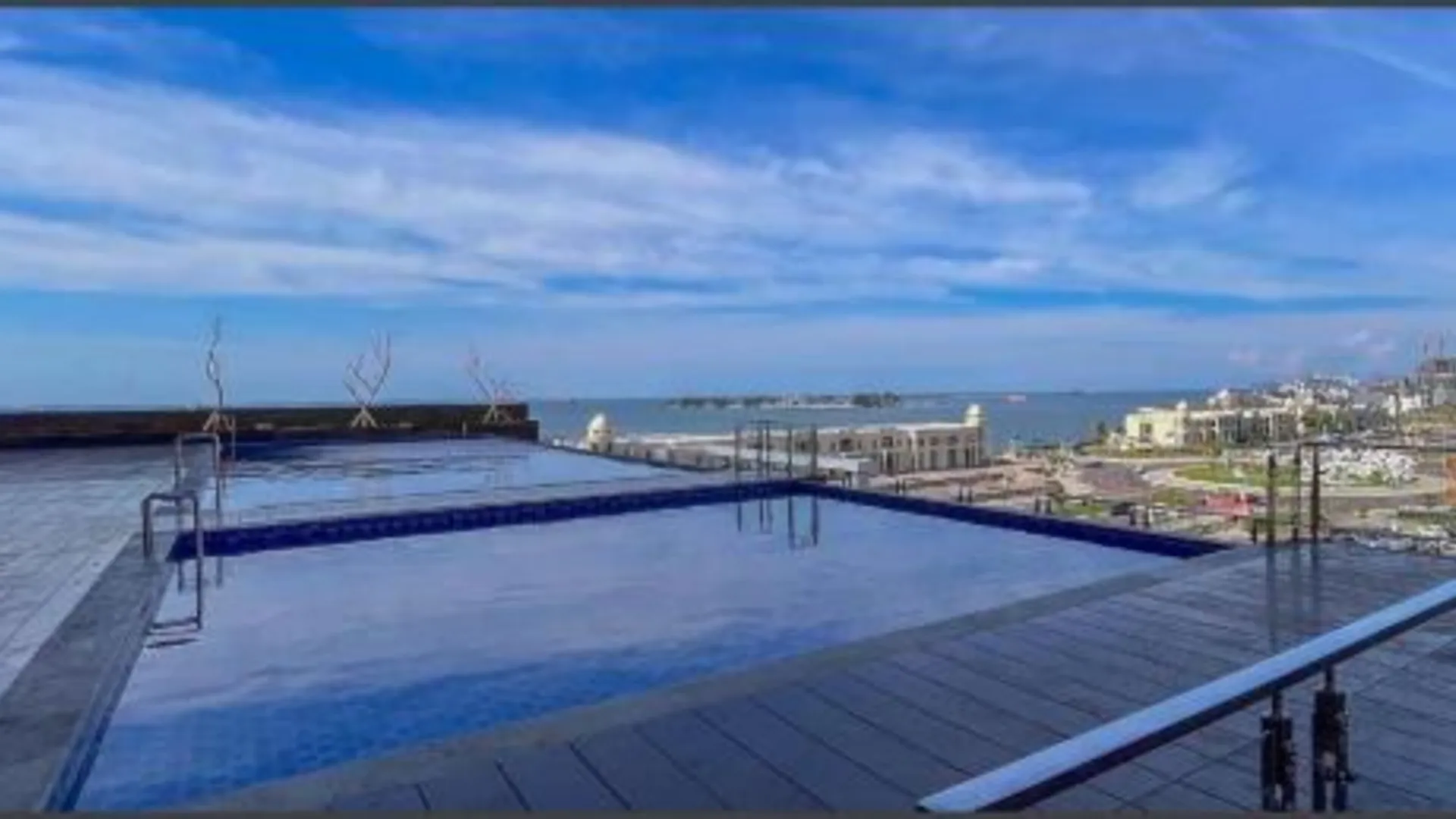 마카사르 Delft Apartemen CPI 4성급 싱글룸 수영장