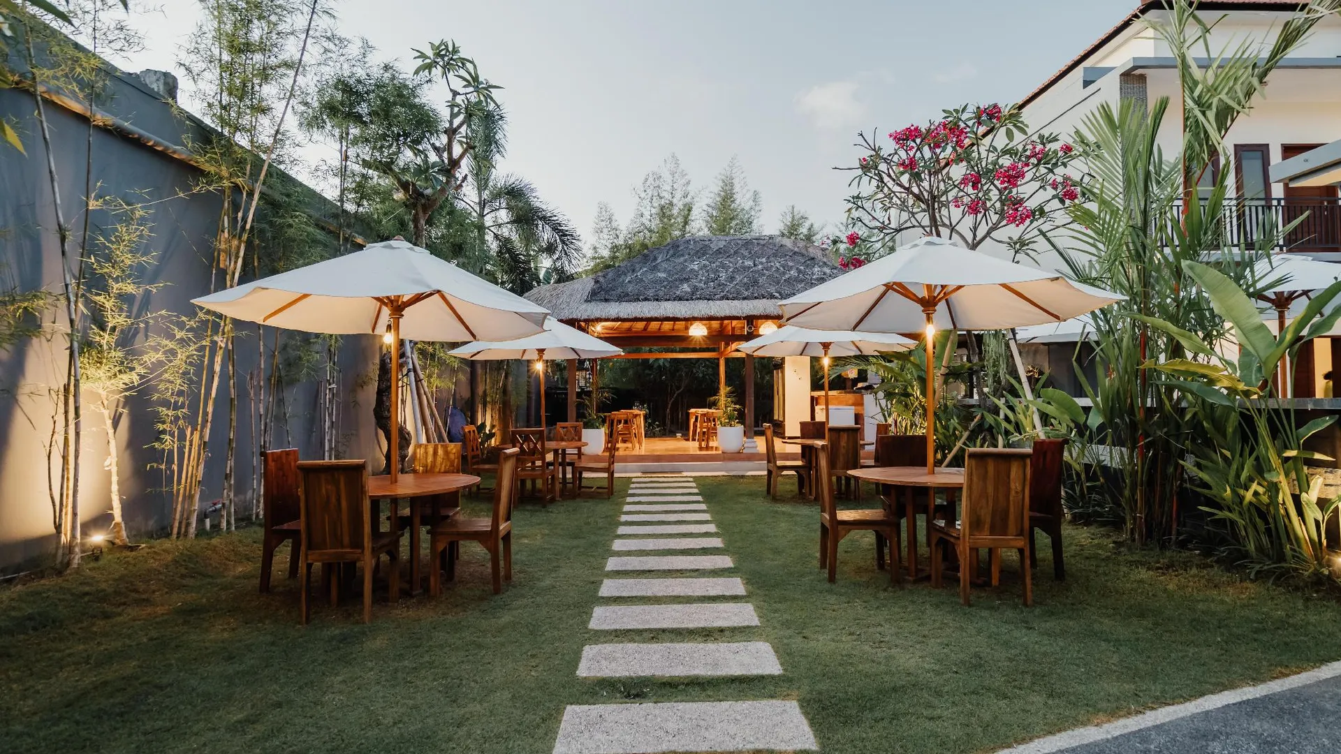 발리 유 스위트 스미냑 3성급 호텔 외관