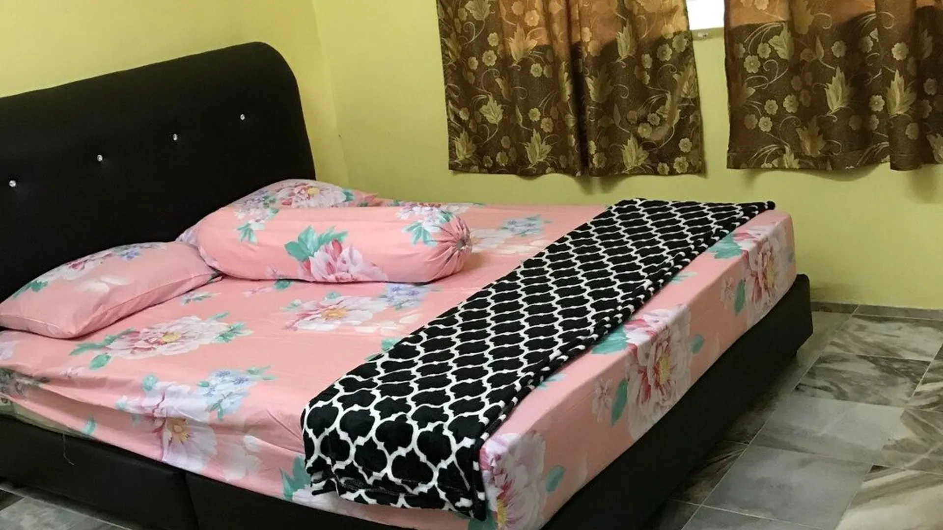 틀룩인탄 테룩 인탄의 방갈로 (3000m², 침실 4개, 프라이빗 욕실 4개) 2성급 싱글룸 스위트룸