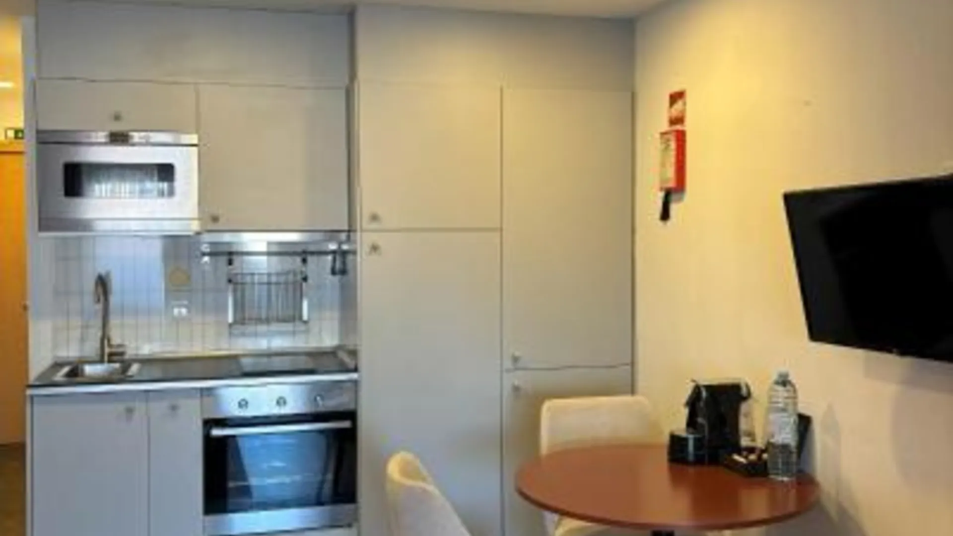 포르투 비 오포르투 아파트먼트 클레리고스 3성급 게스트하우스 수영장