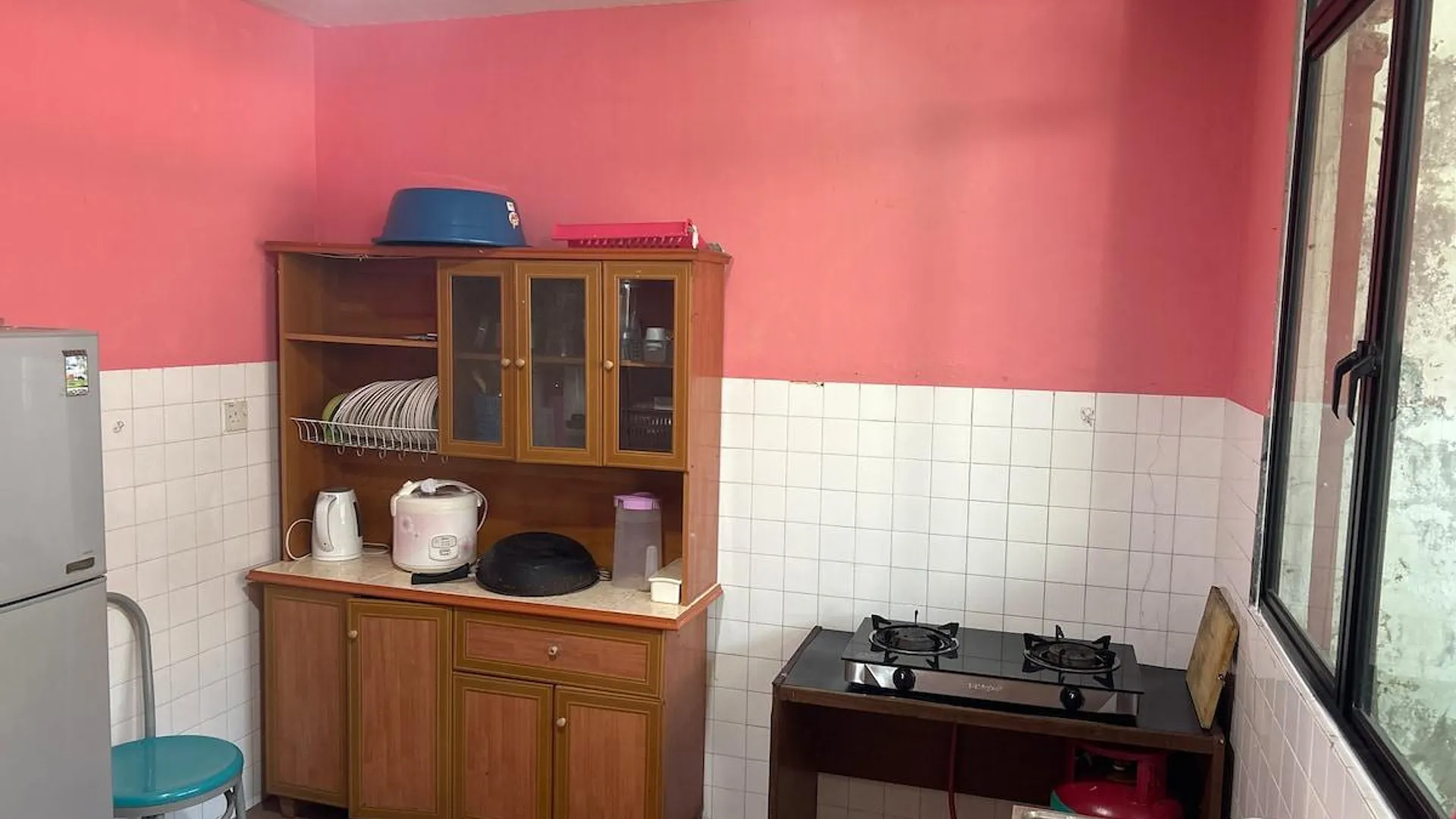 코타키나발루 푸타탄의 프라이빗 하우스 (m², 침실 4개, 프라이빗 욕실 3개) 2성급 싱글룸 로비