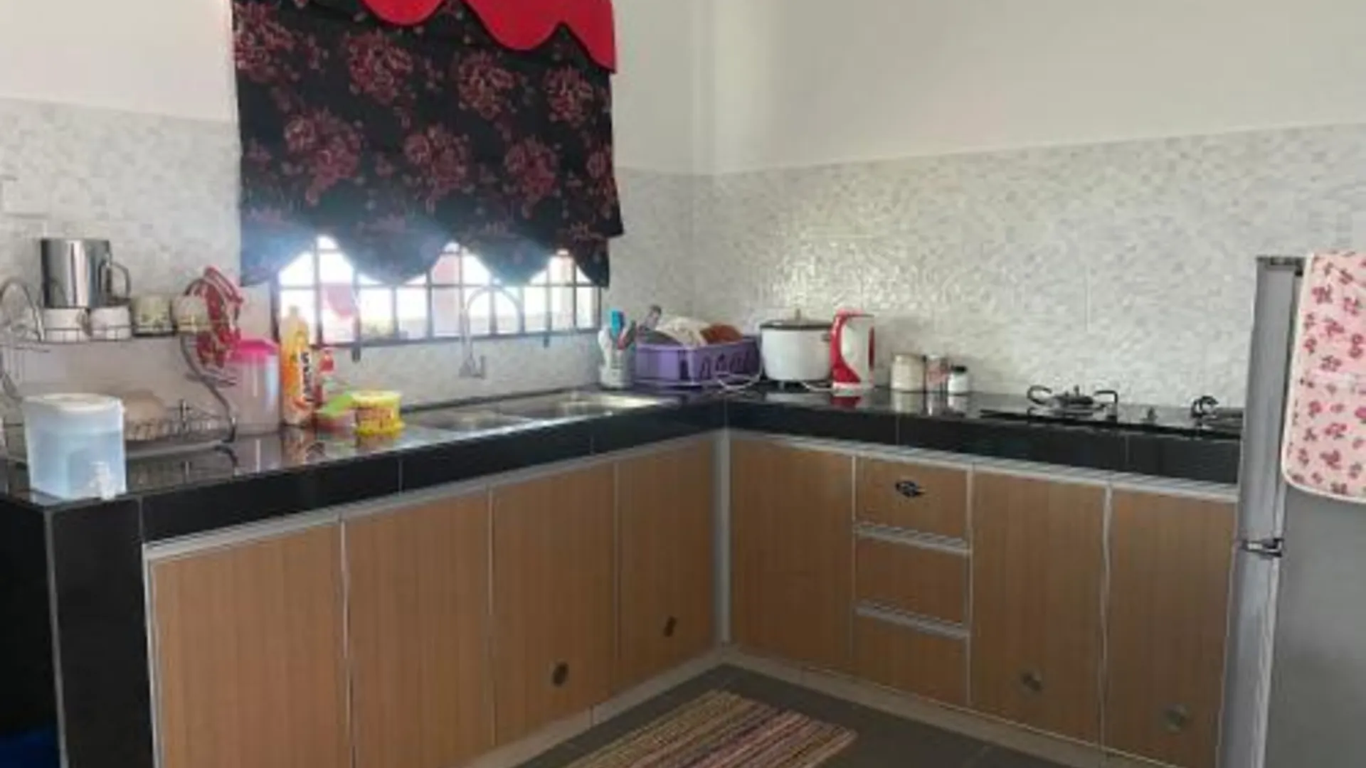 타나 메라 풀라이 촌동의 방갈로 (130m², 침실 3개, 프라이빗 욕실 2개) 2성급 게스트하우스 수영장