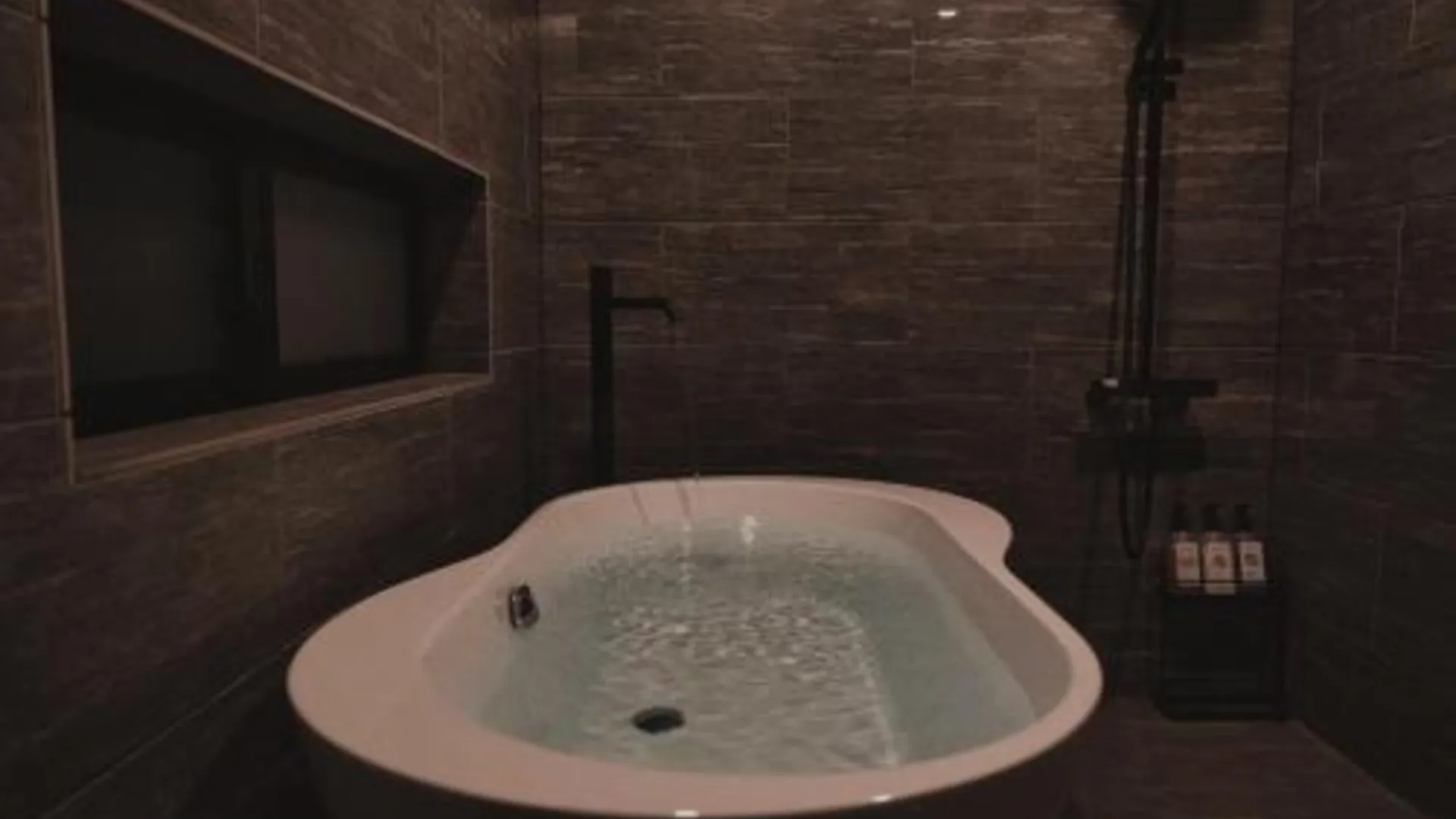 오키나와 본섬 RYUKYU BREEZE 1棟貸し 天然ビーチまで徒歩30秒 プライベートプール付きVilla 北部 4성급 게스트하우스 레스토랑