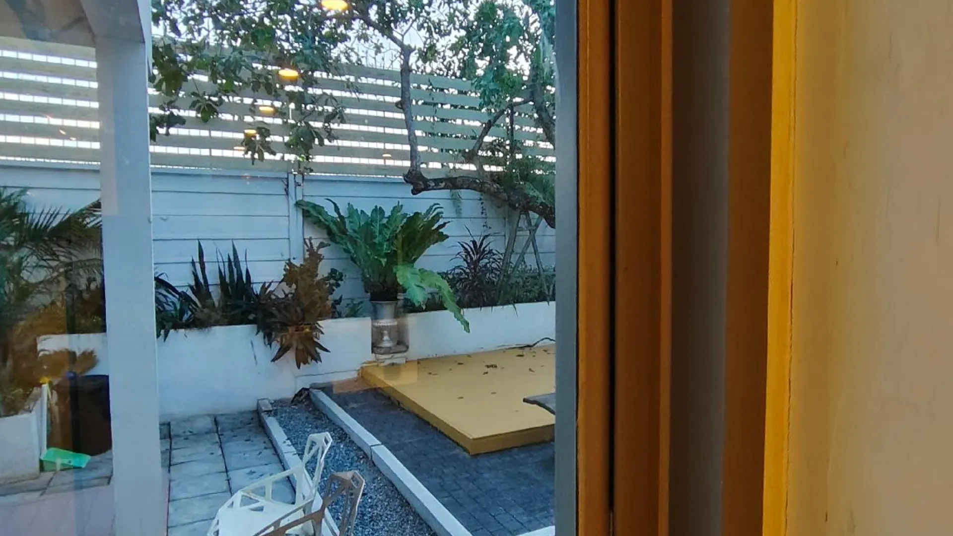 방콕 람캄행의 프라이빗 하우스 (86m², 침실 4개, 프라이빗 욕실 4개) 4성급 싱글룸 레스토랑