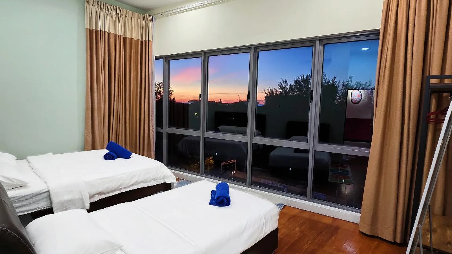 코타키나발루 시티 센터의 아파트먼트 (158m², 침실 4개, 프라이빗 욕실 3개) 2성급 싱글룸 스위트룸