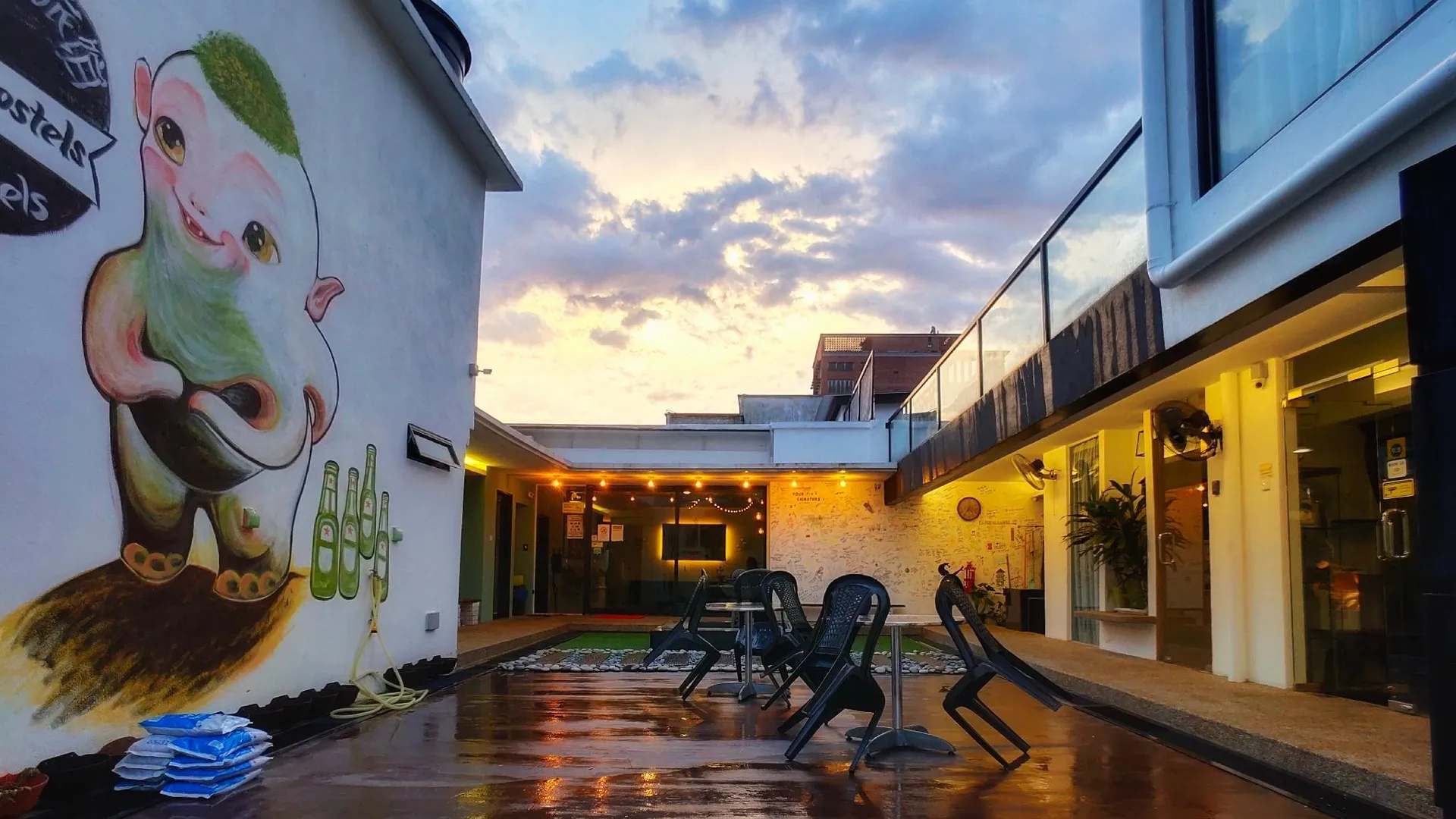 이포 베드 인 가든 호스텔 4성급 호텔 로비