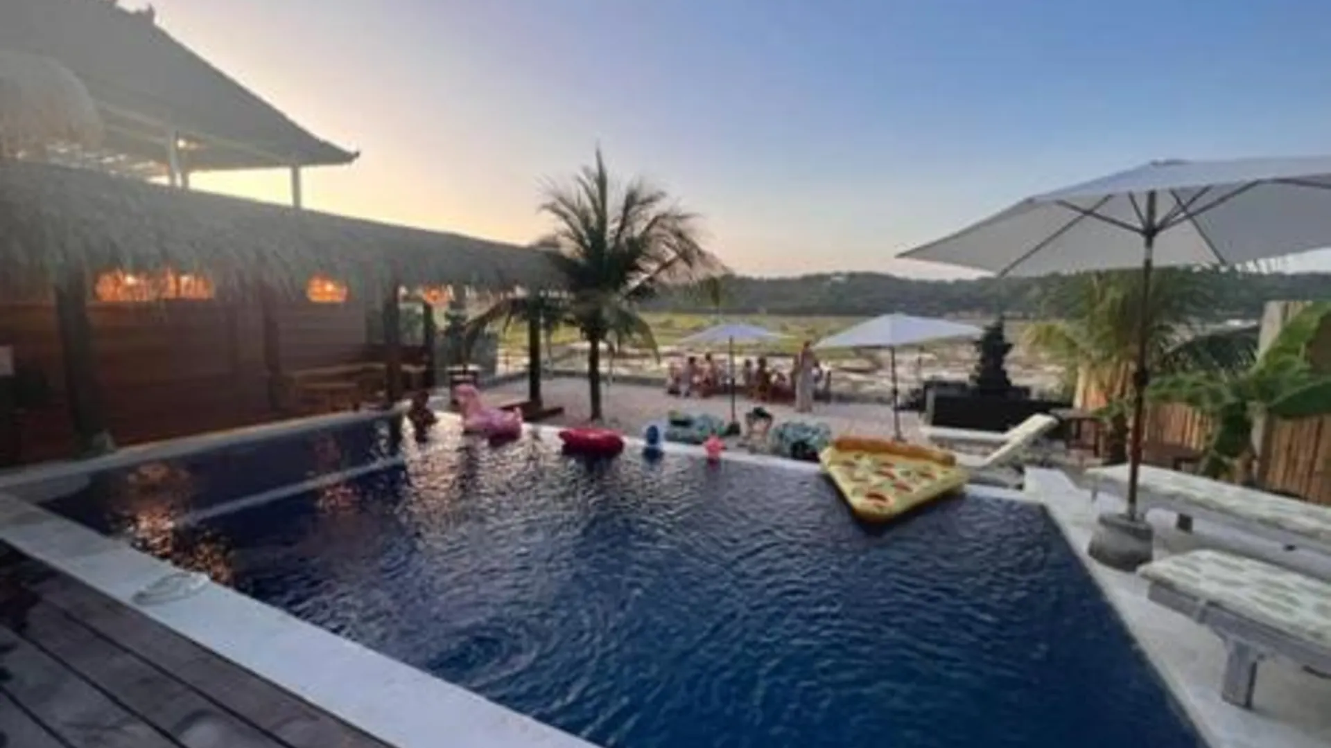 발리 더 쿠부 221 체닝안 1성급 호텔 로비