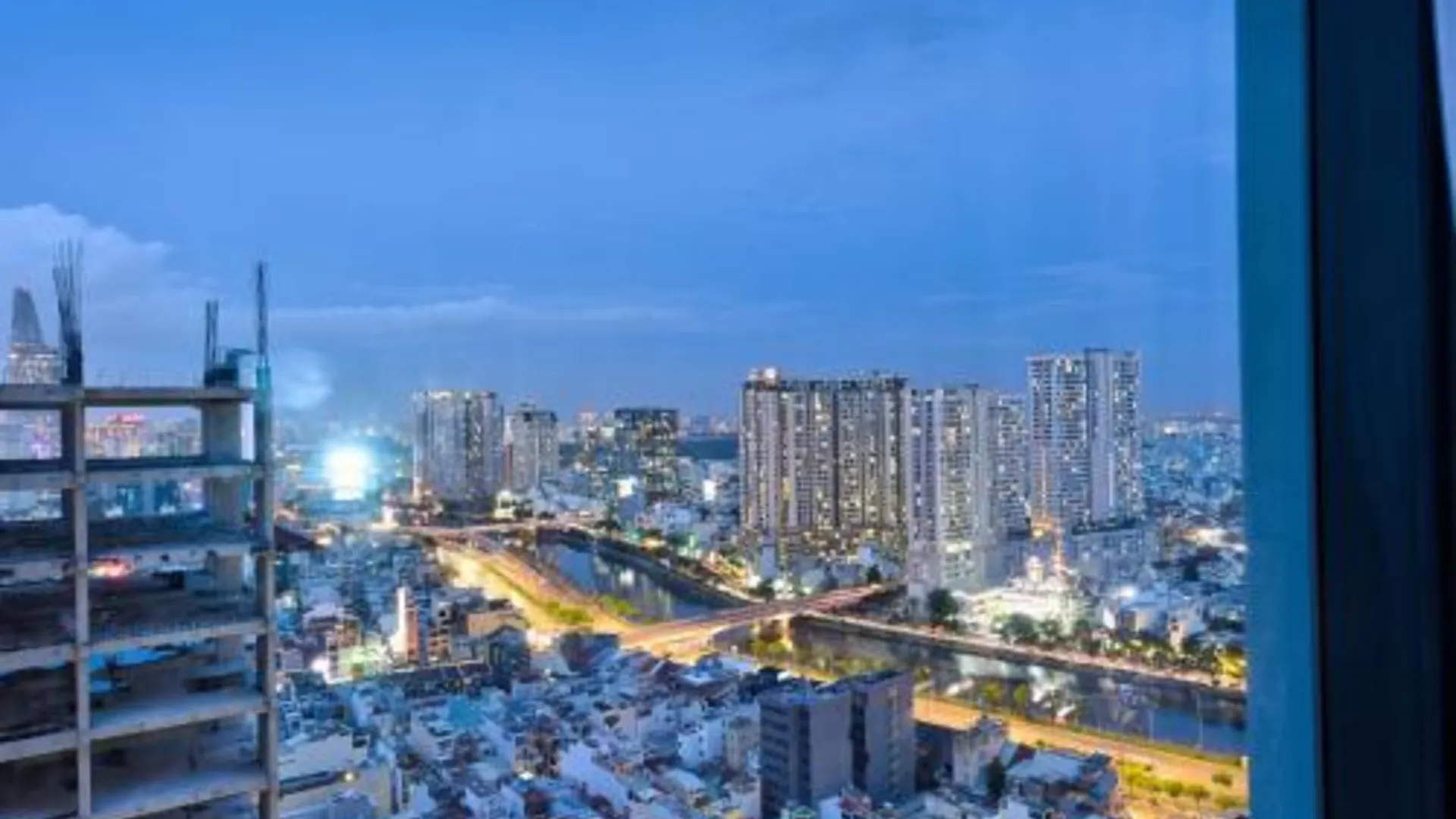 호치민 Smile Home - SOHO Apartment balcony - Modern comfortable 4성급 호텔 수영장