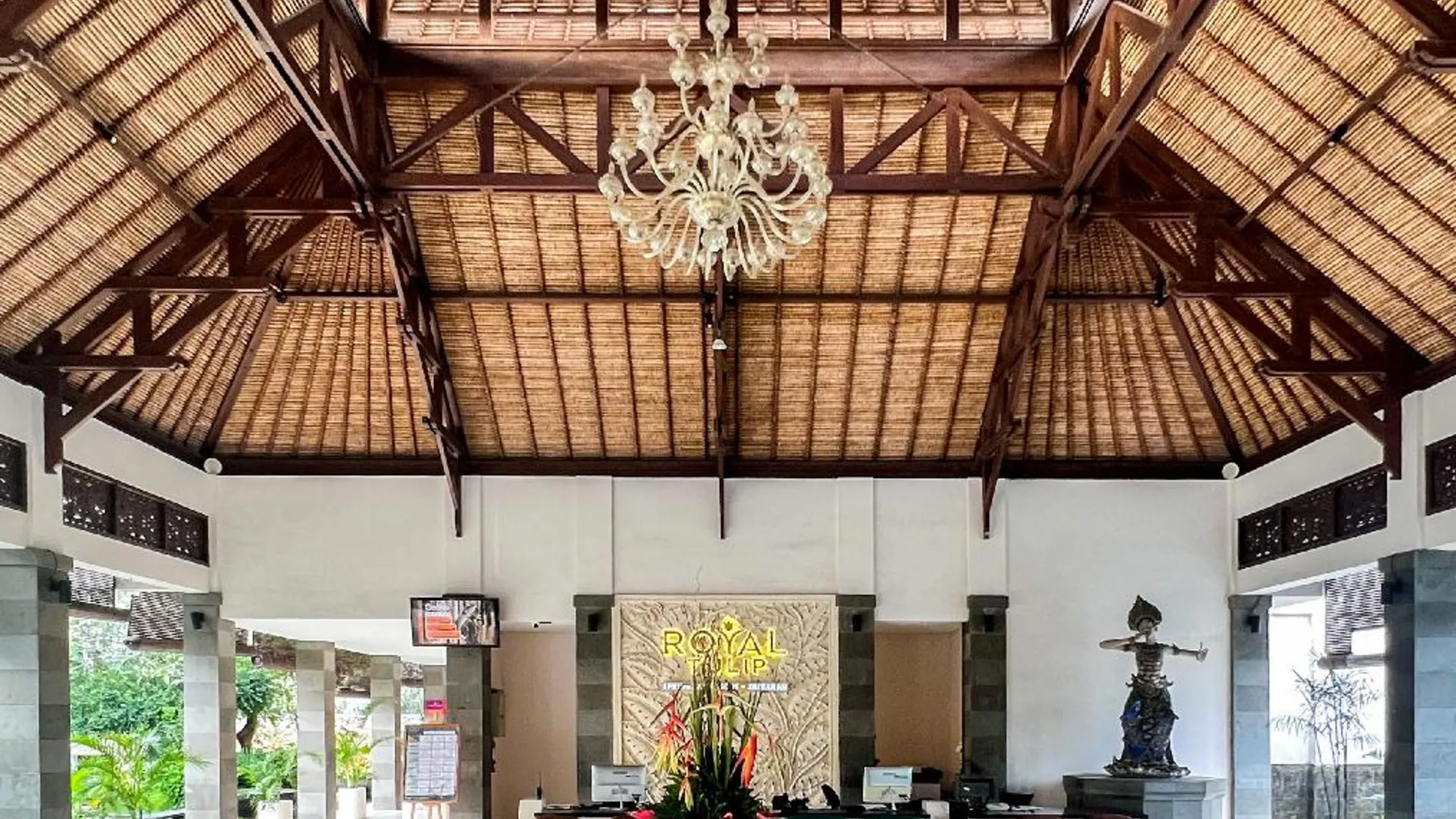 발리 더 스프링스 빌라 짐바란 3성급 호텔 로비