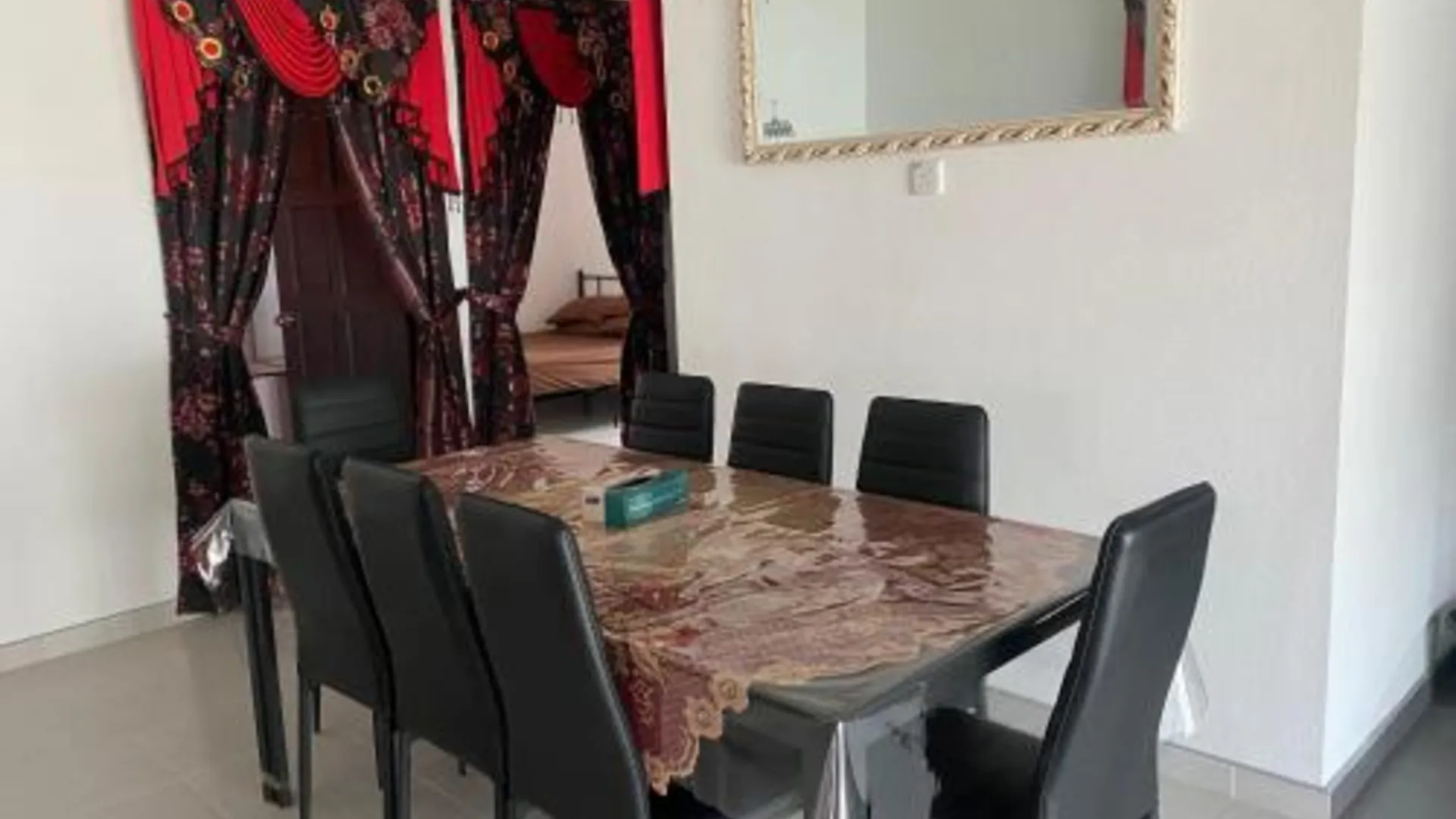 타나 메라 풀라이 촌동의 방갈로 (130m², 침실 3개, 프라이빗 욕실 2개) 2성급 게스트하우스 외관