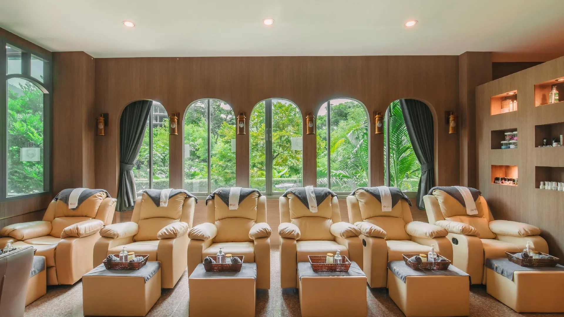 푸켓 엘리트 스위트 파통 4성급 호텔 외관