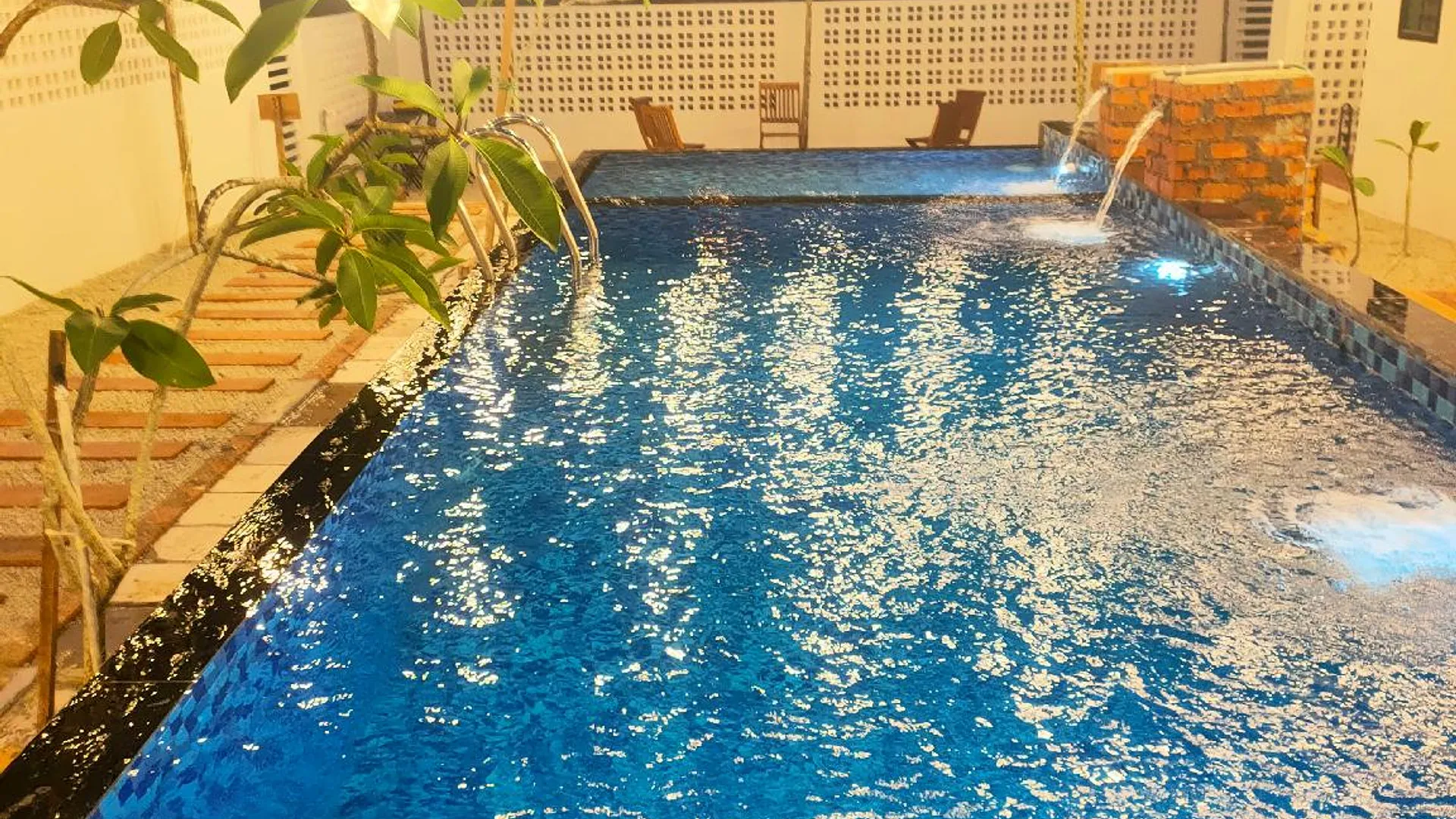 부킷 감비르 무아르 시티 센터의 프라이빗 하우스 (68m², 침실 3개, 프라이빗 욕실 2개) 4성급 게스트하우스 객실