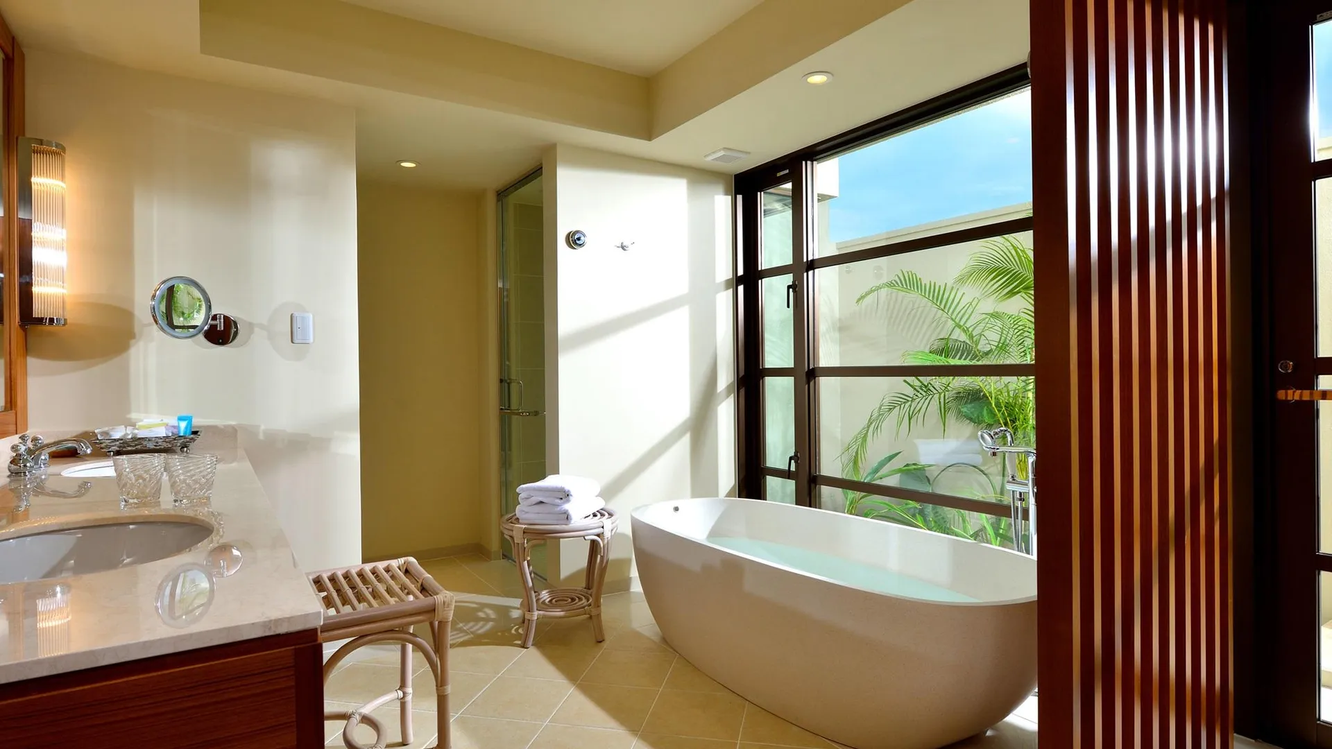 오키나와 본섬 더 우자 테라스 비치 클럽 빌라 5성급 호텔 전망