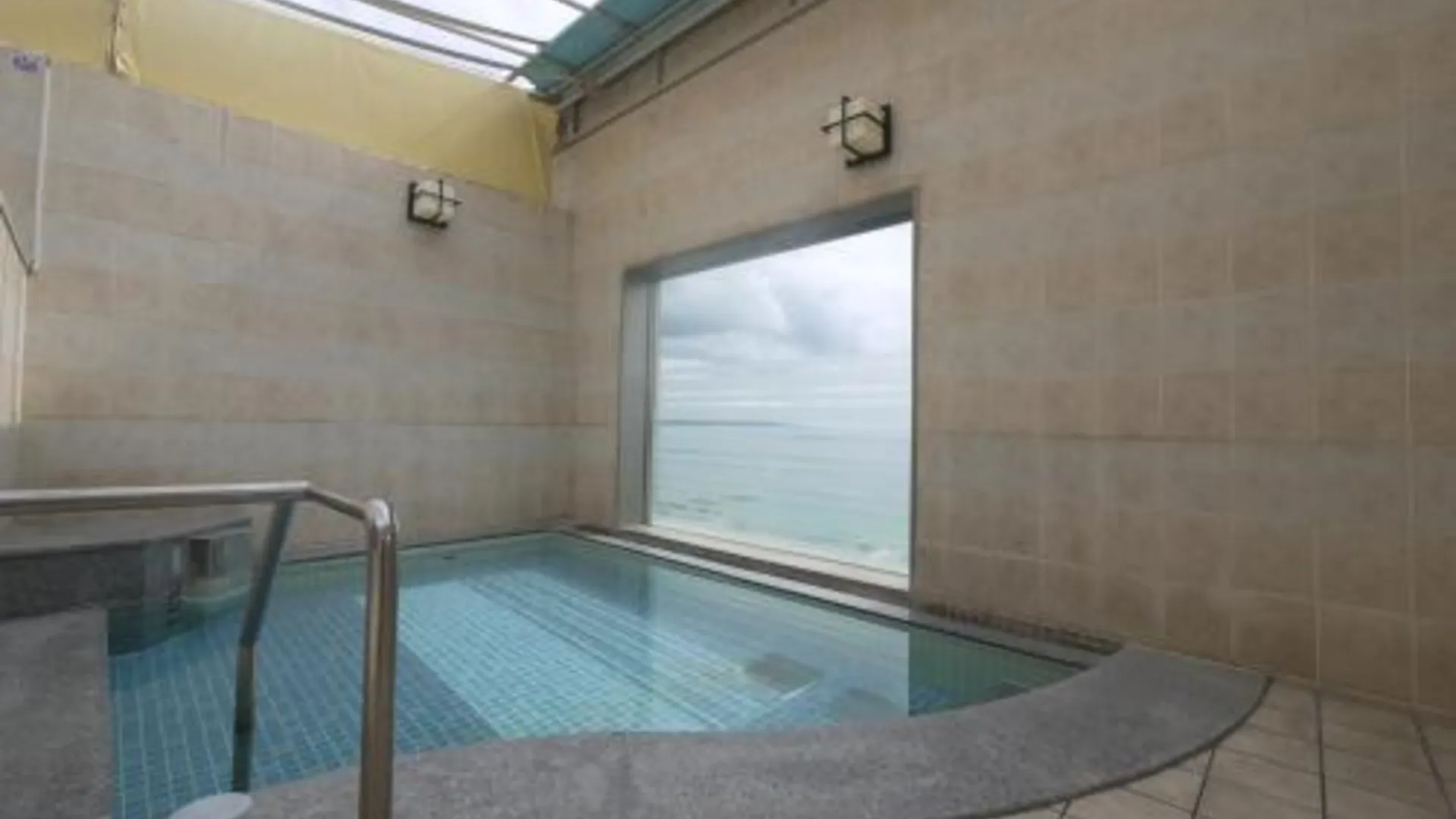 오키나와 본섬 호텔 루트 인 나고 3성급 호텔 수영장