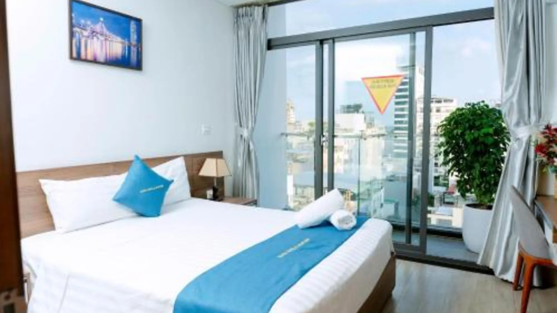 다낭 샌디 호텔 앤 아파트먼트 4성급 호텔 스위트룸