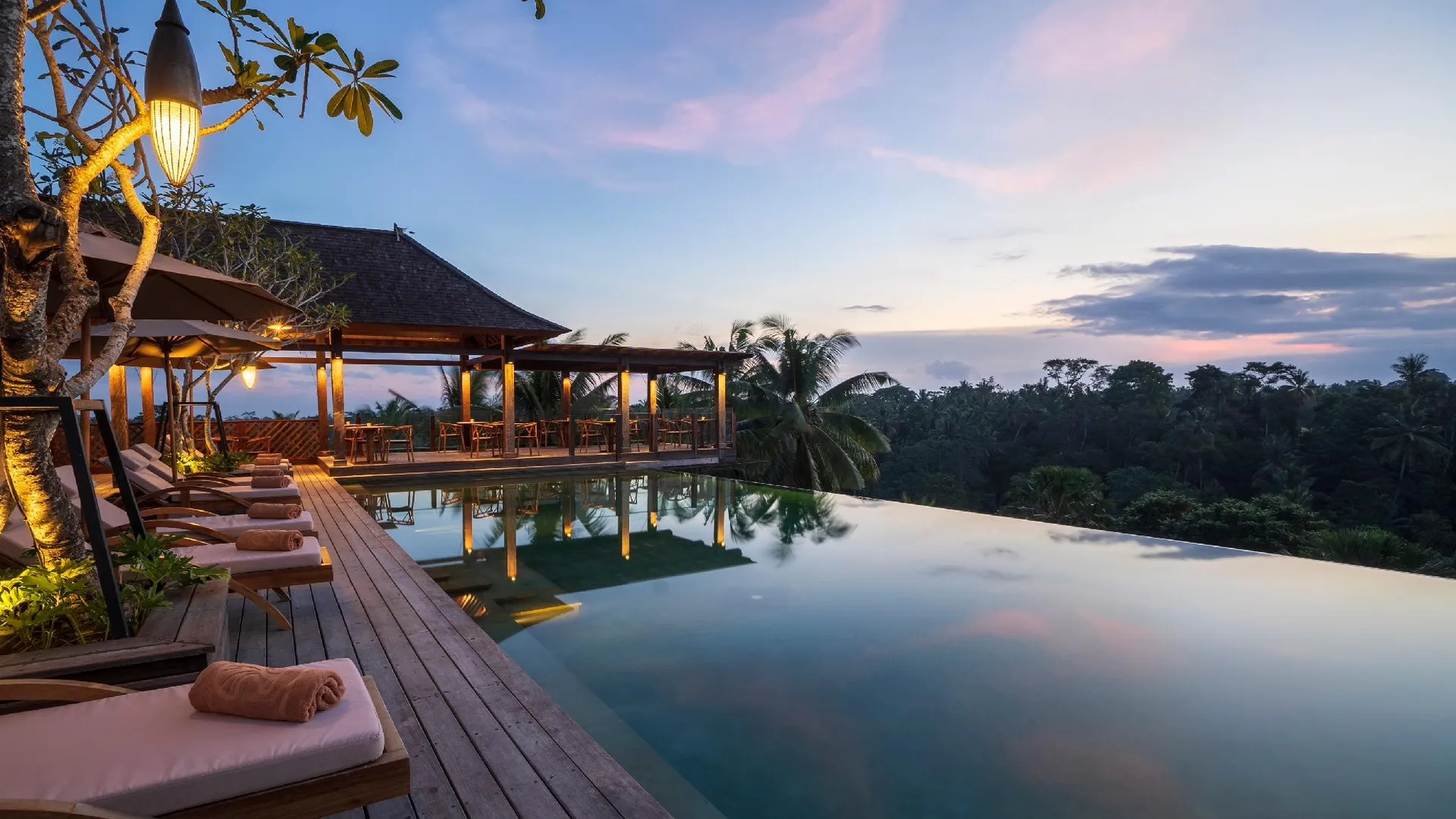 발리 아디와나 비스마 5성급 호텔 객실